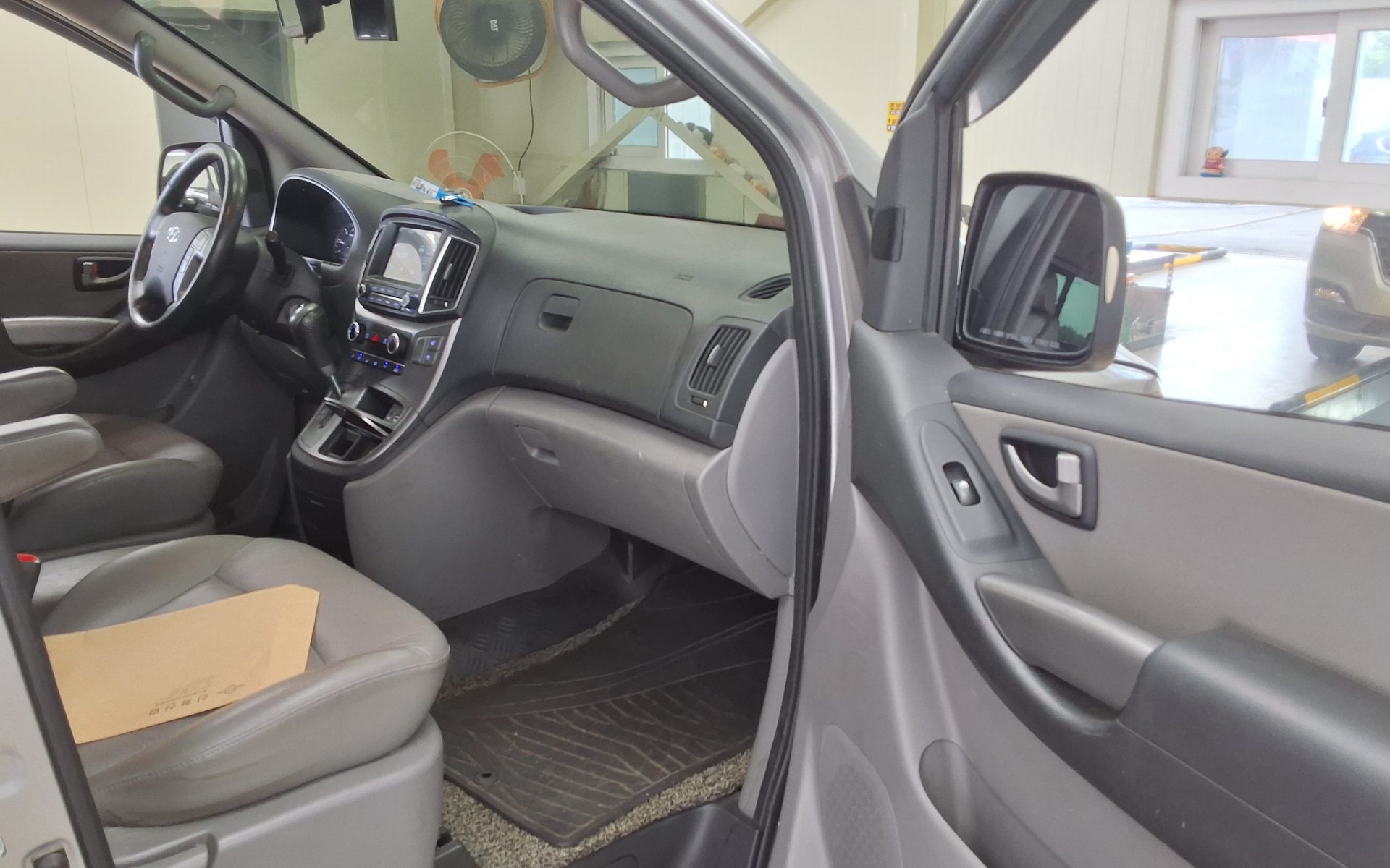 2021 - hyundai grand starex