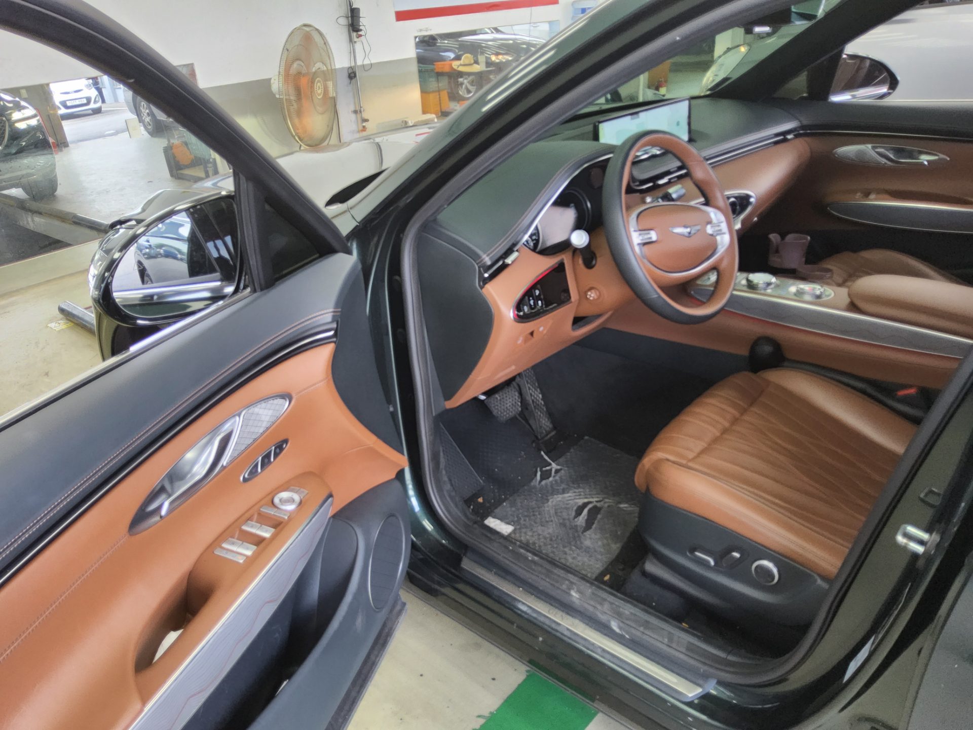 2022 - genesis gv70