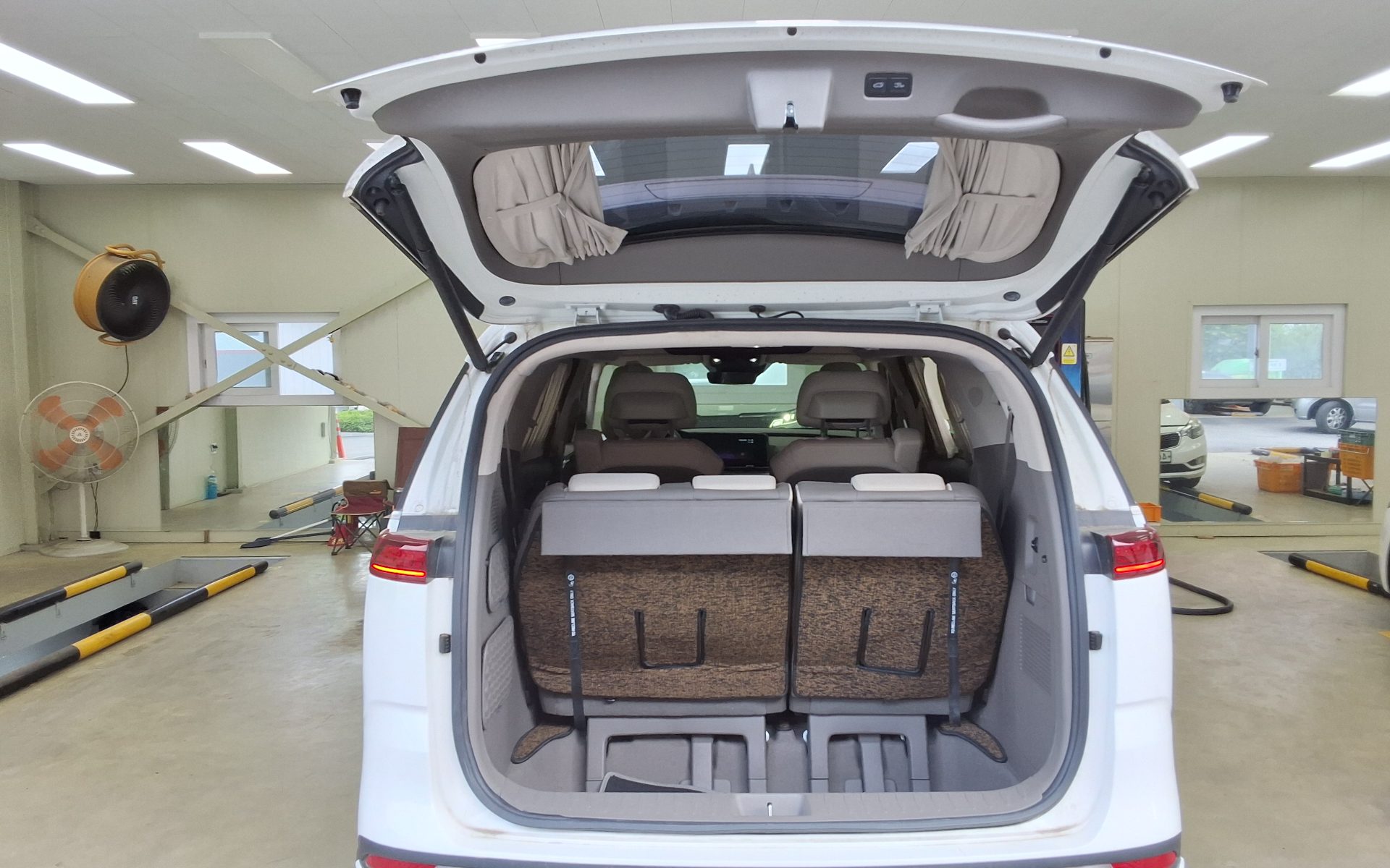 2022 - kia carnival