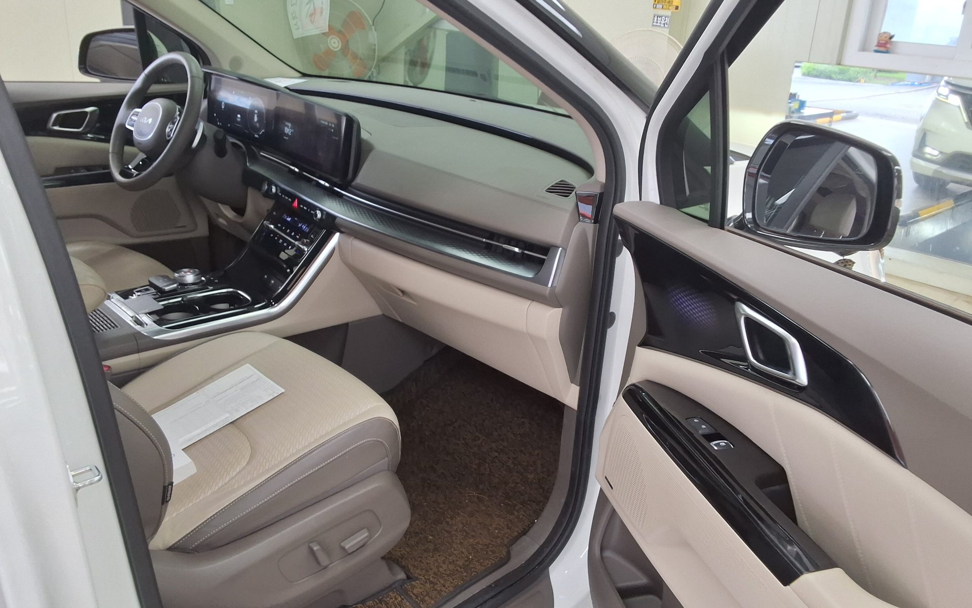 2022 - kia carnival