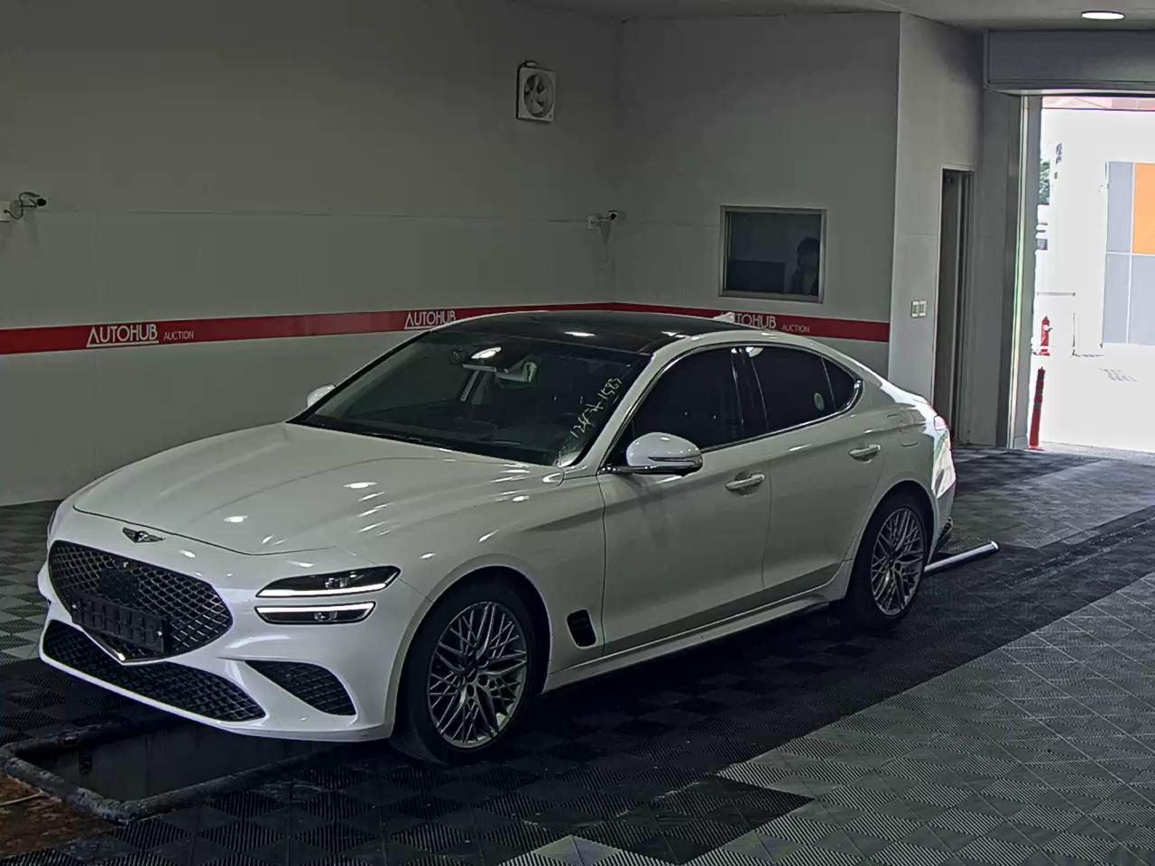 GENESIS G70 BASE MODEL