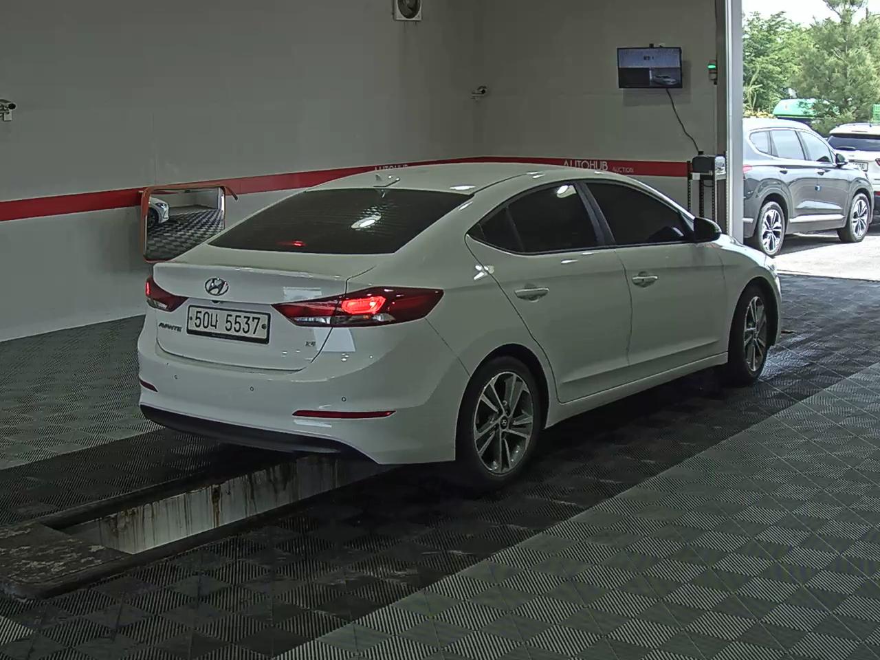 2018 - hyundai avante