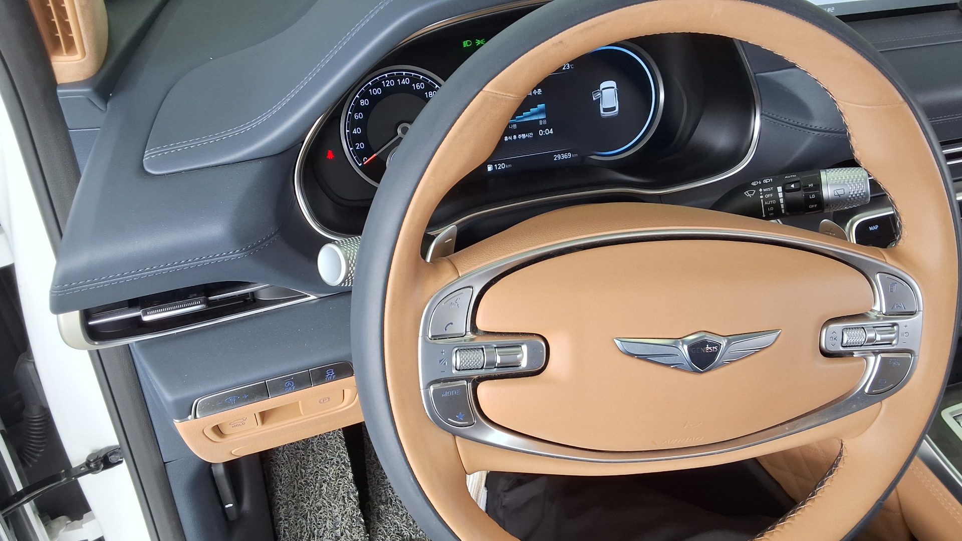 2022 - genesis gv80