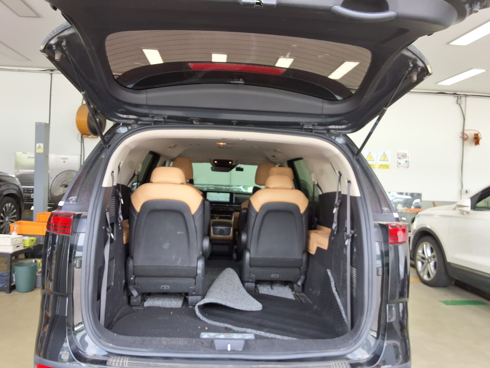 2023 - kia carnival