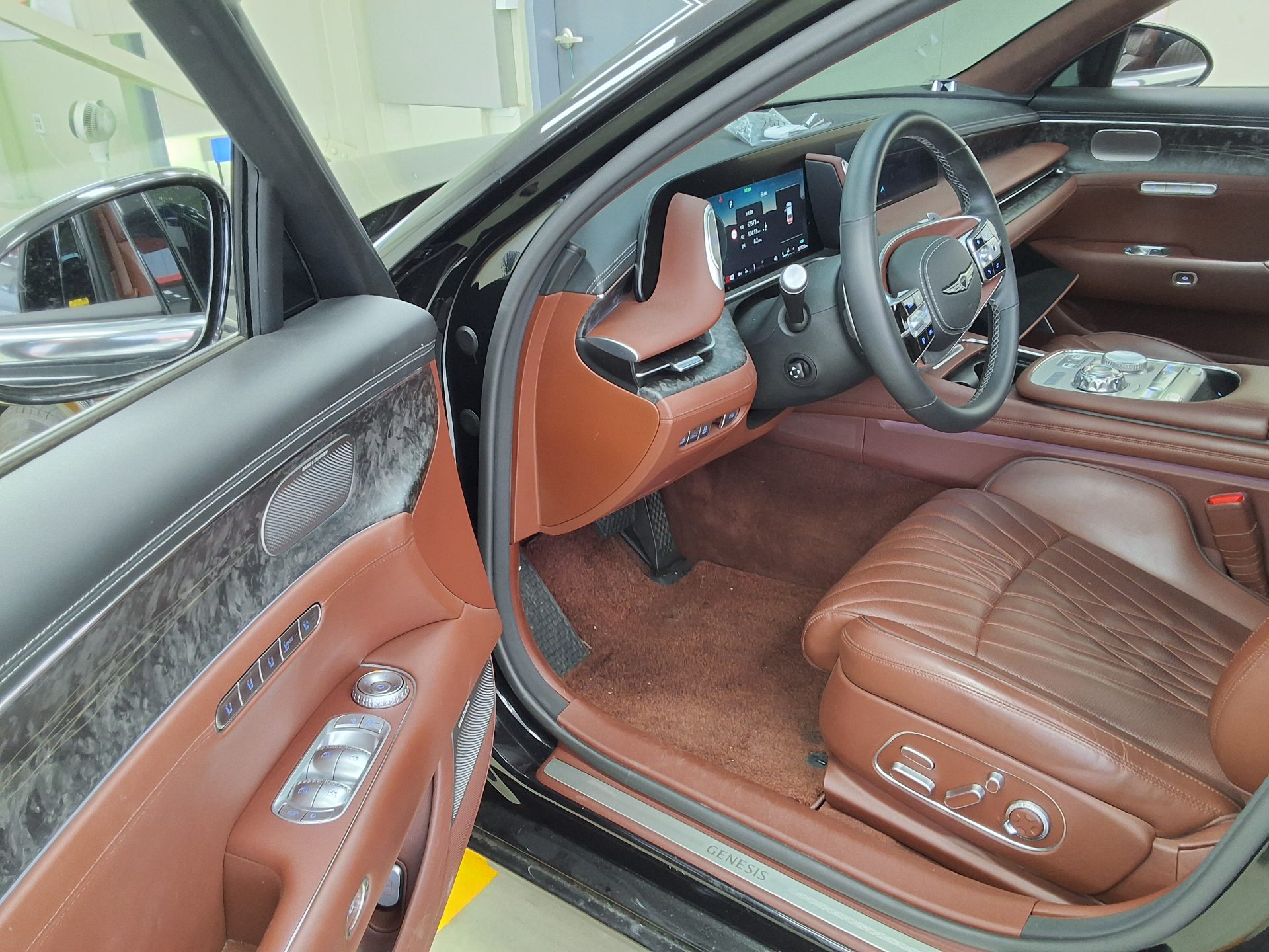 2023 - genesis g90