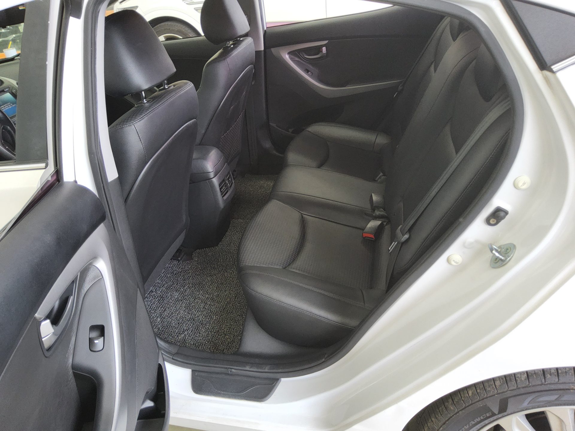 2014 - hyundai avante