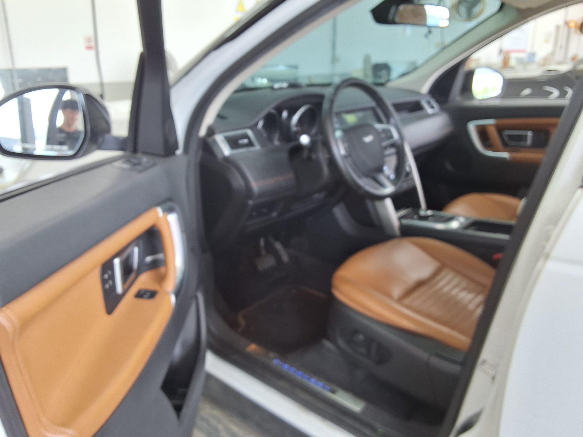 2018 - land rover discovery