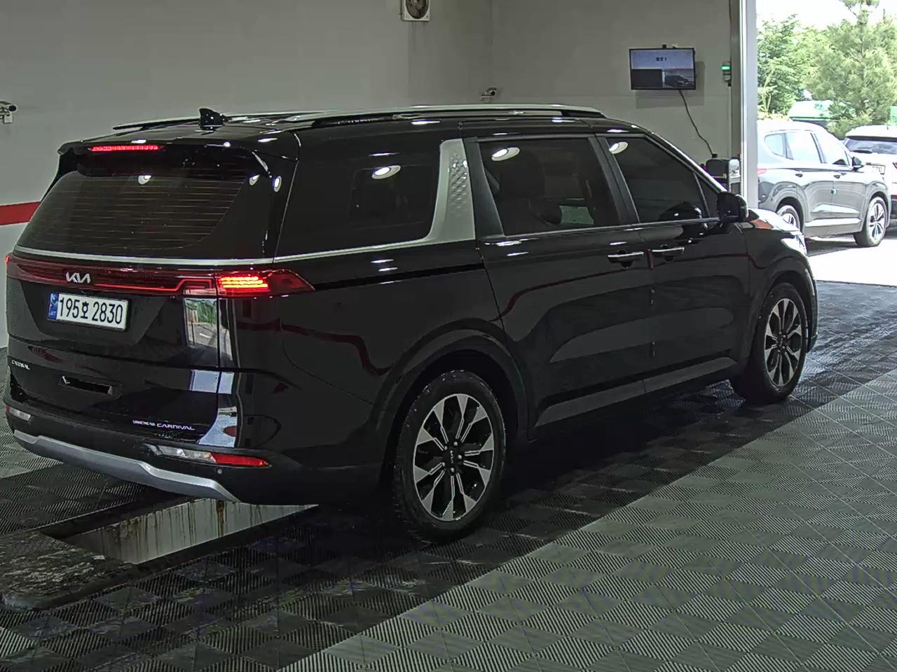 2023 - kia carnival