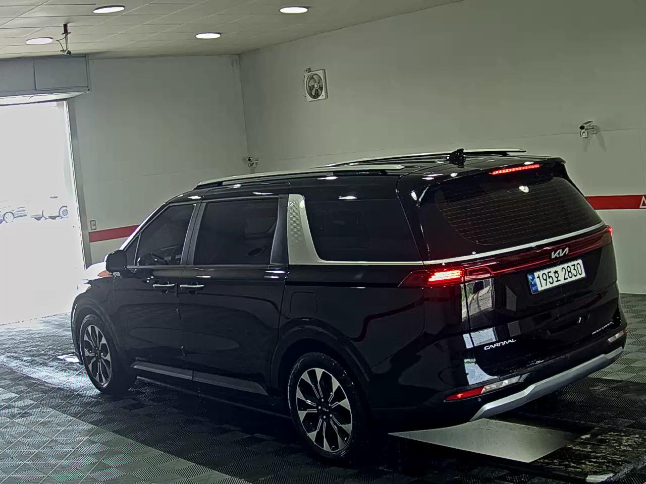 2023 - kia carnival