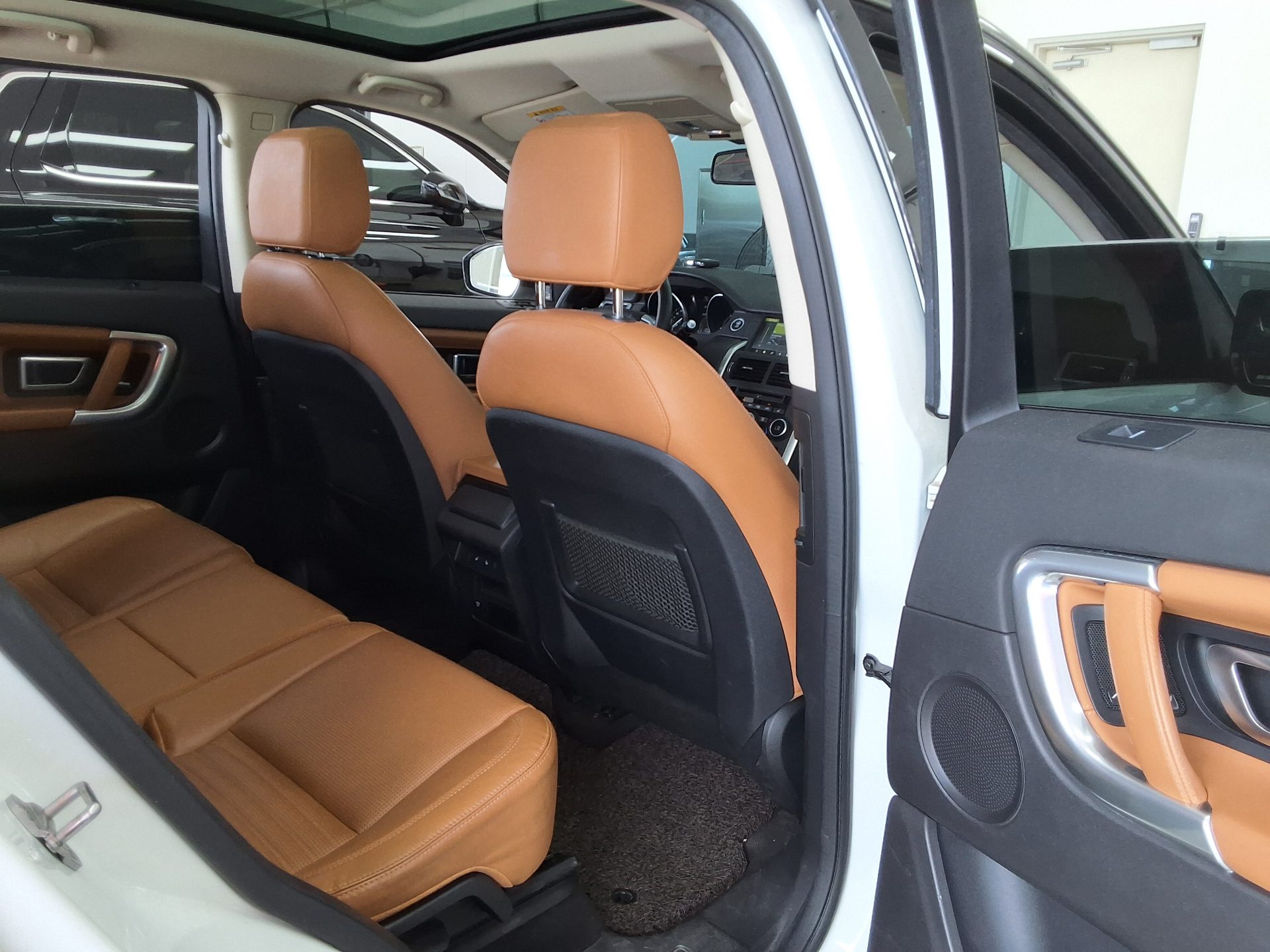 2018 - land rover discovery