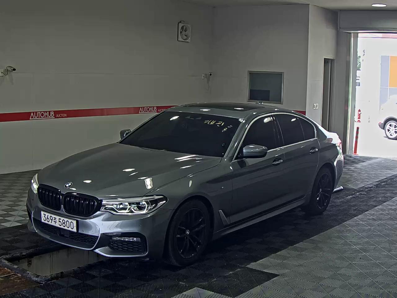 BMW 5 SERIES (7TH GEN) 520d M PACK