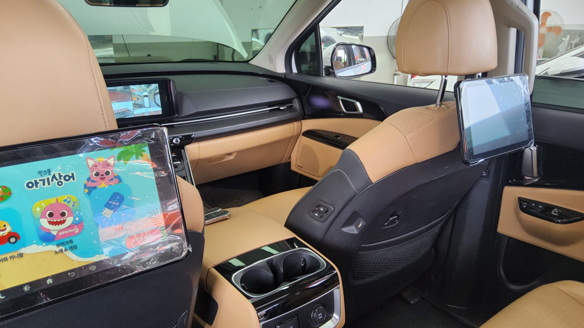 2023 - kia carnival