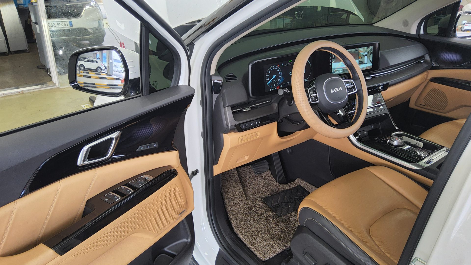 2023 - kia carnival