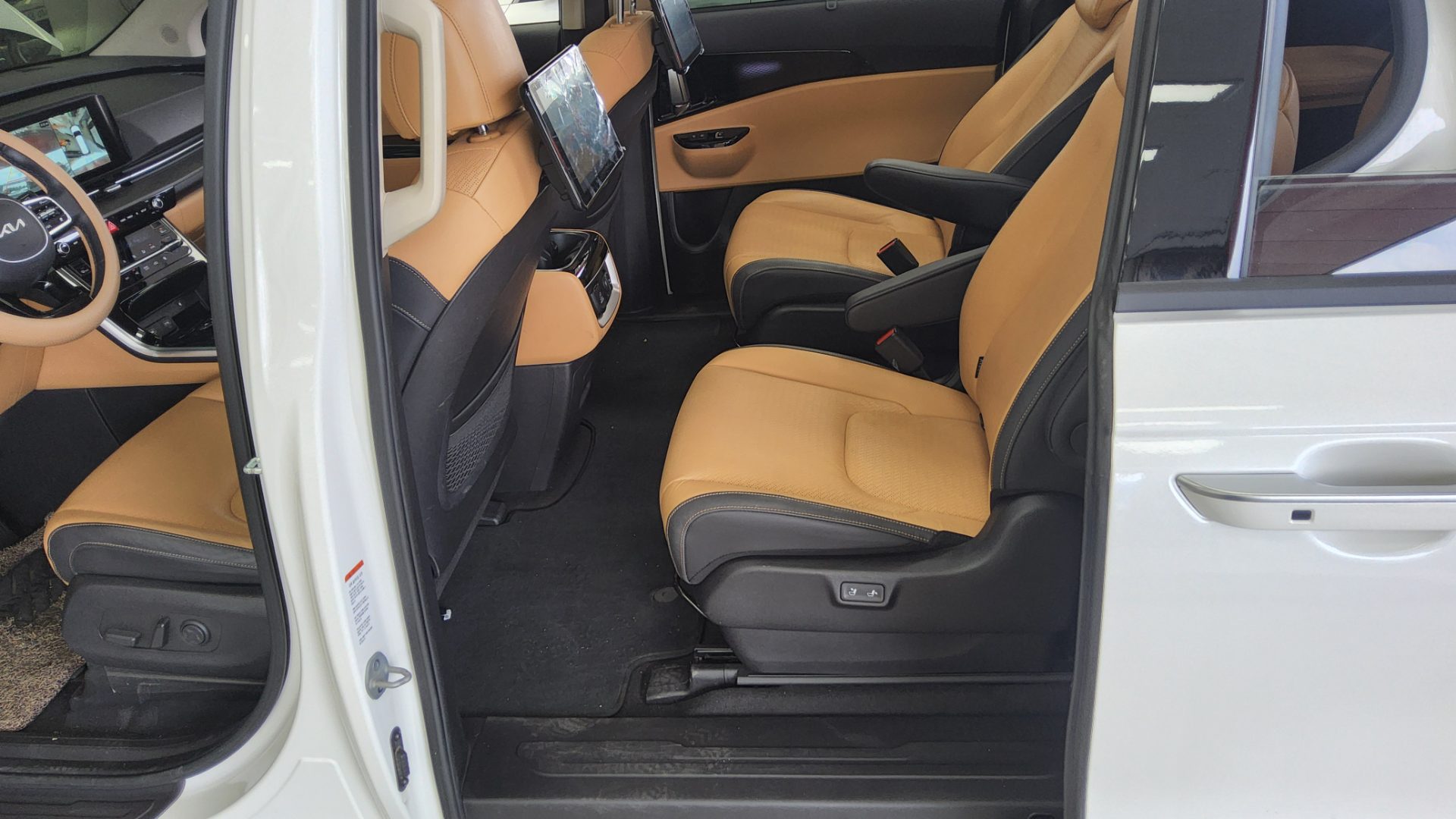 2023 - kia carnival