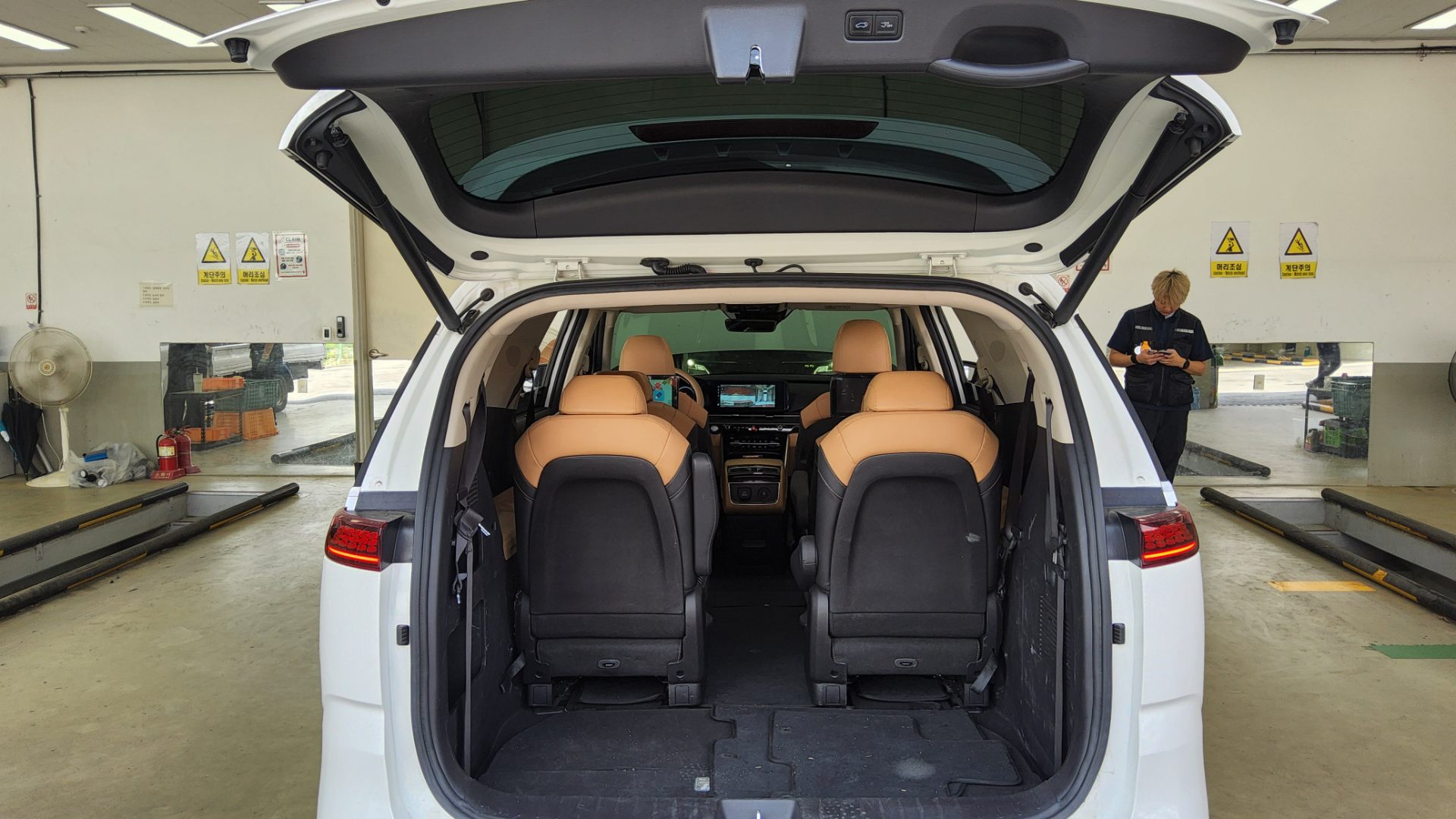 2023 - kia carnival