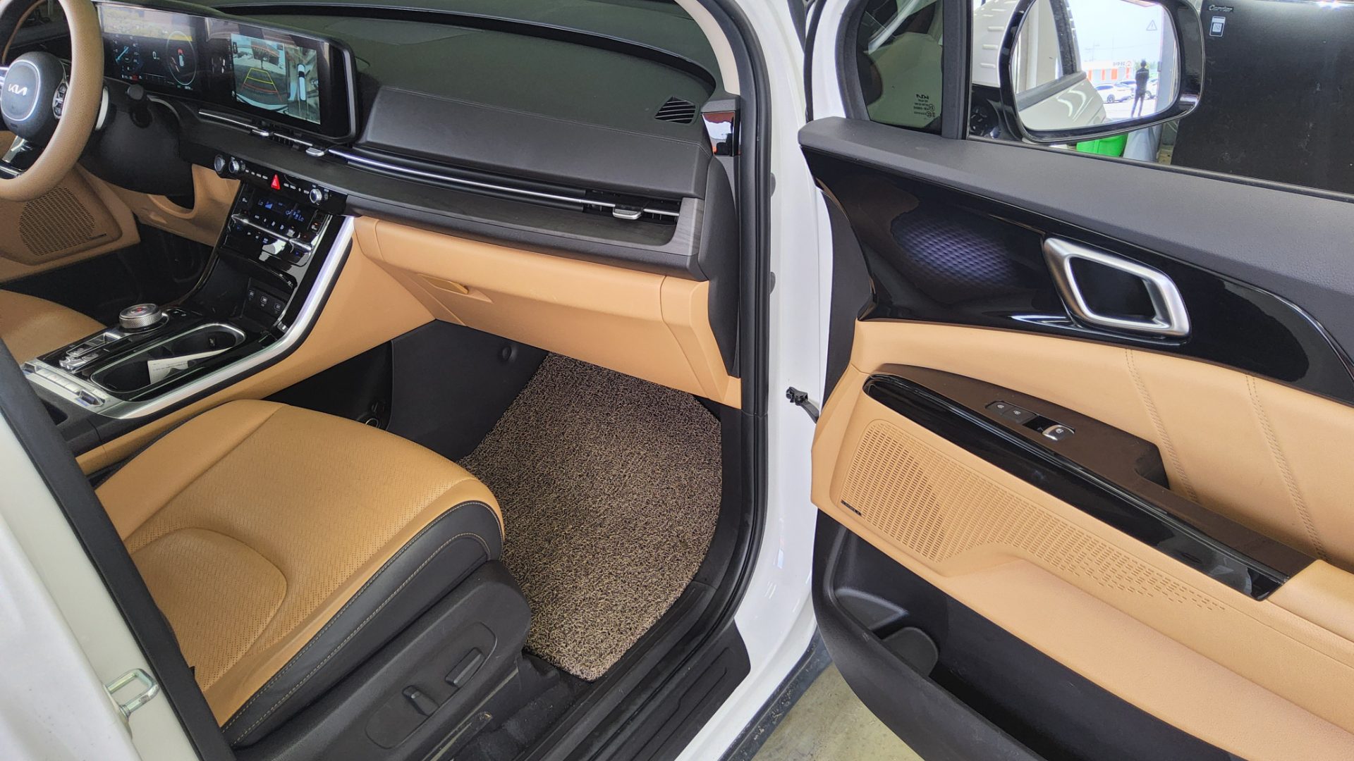 2023 - kia carnival