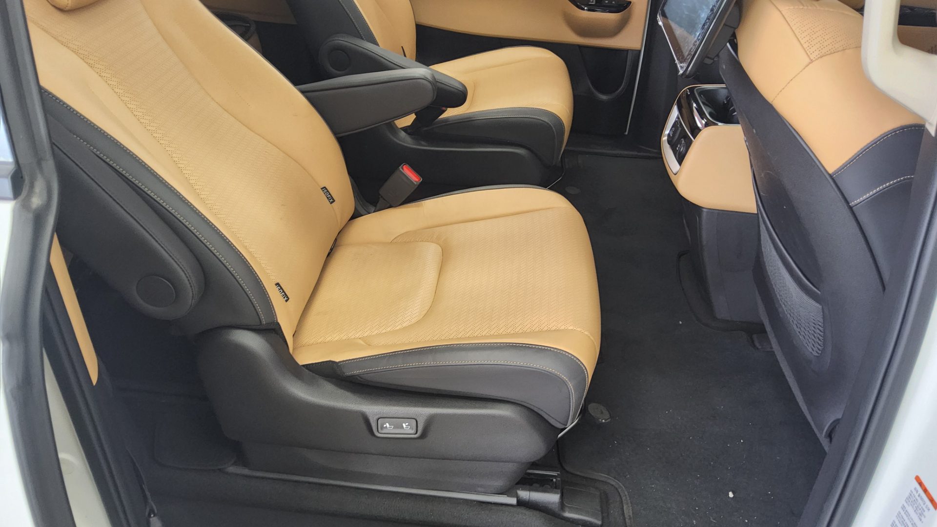 2023 - kia carnival