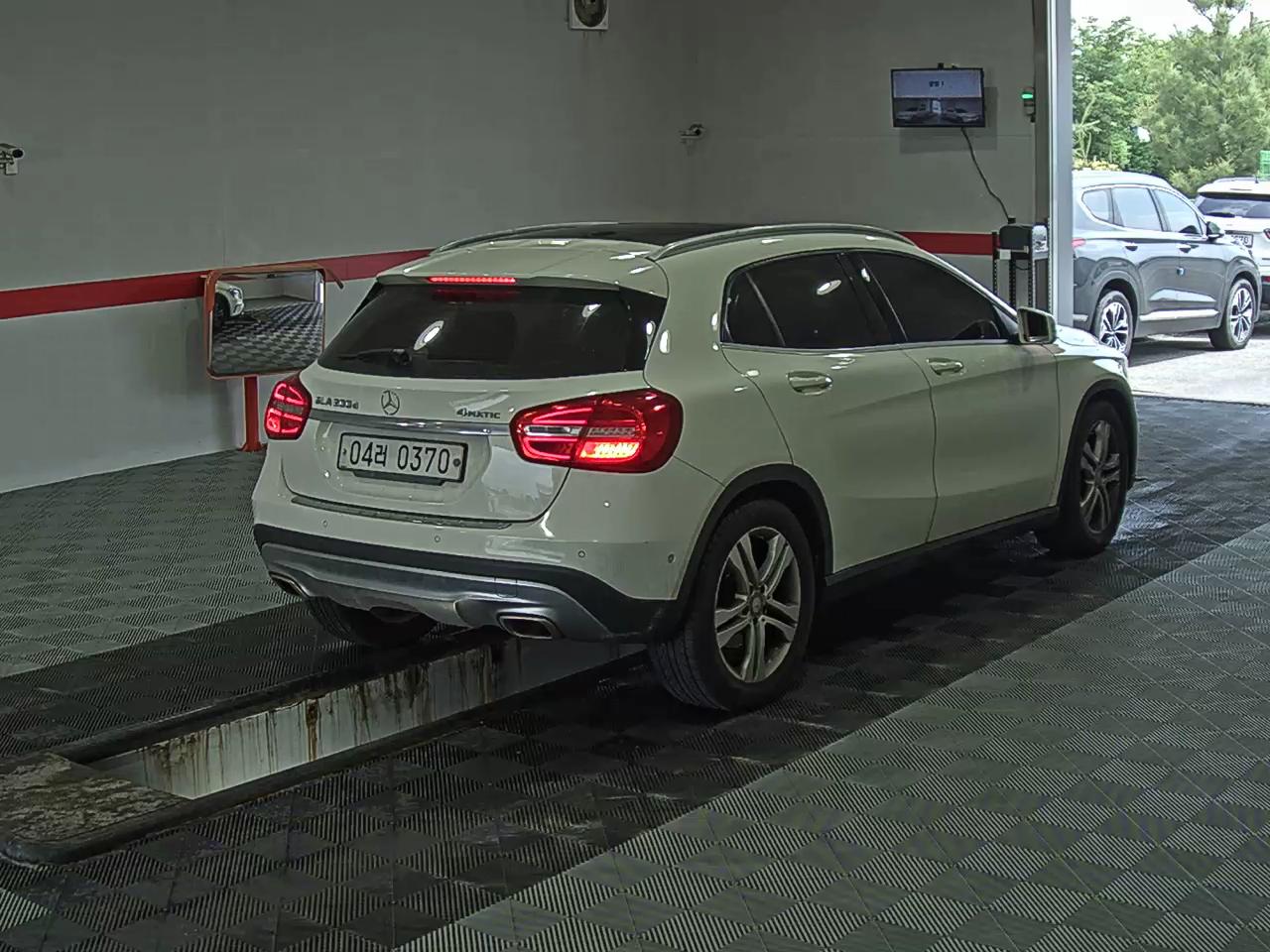 2016 - mercedes-benz 200