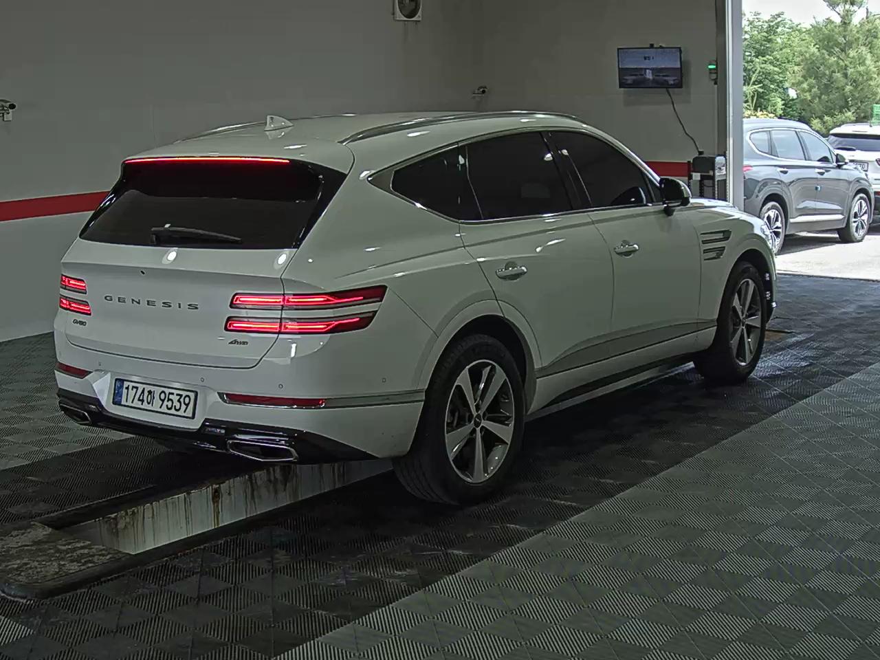 2022 - genesis gv80