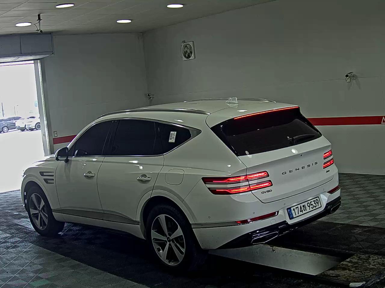 2022 - genesis gv80