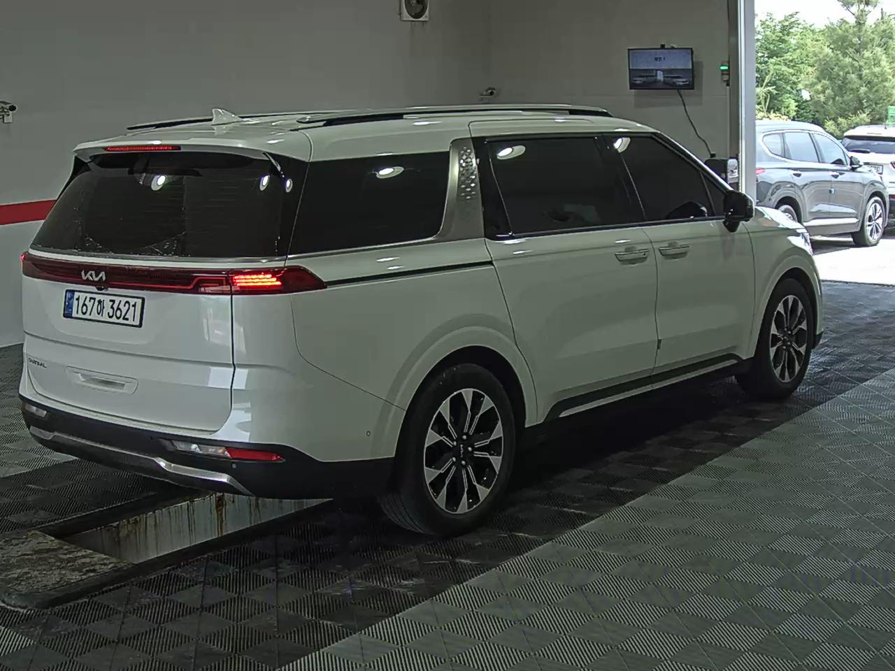 2023 - kia carnival
