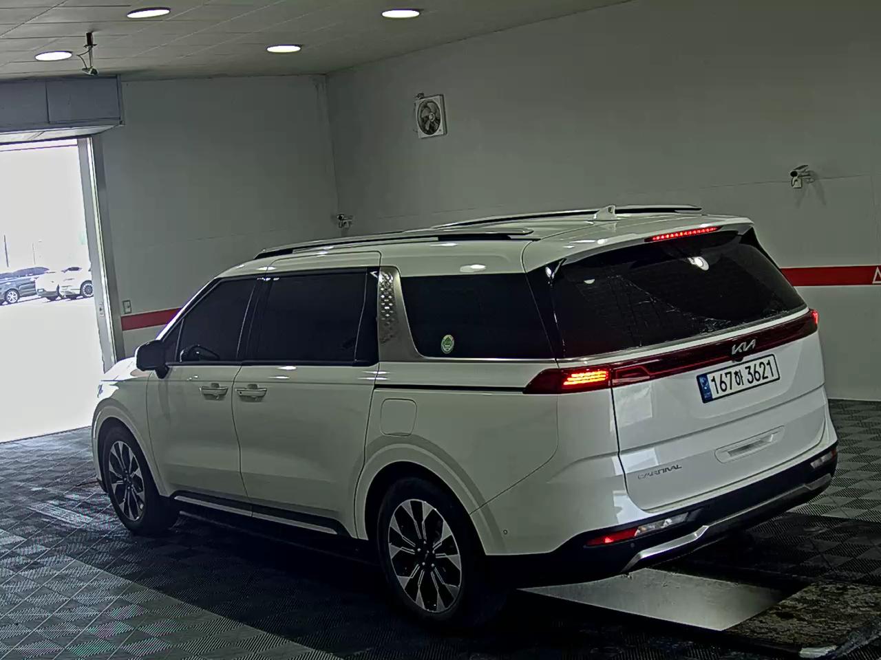 2023 - kia carnival
