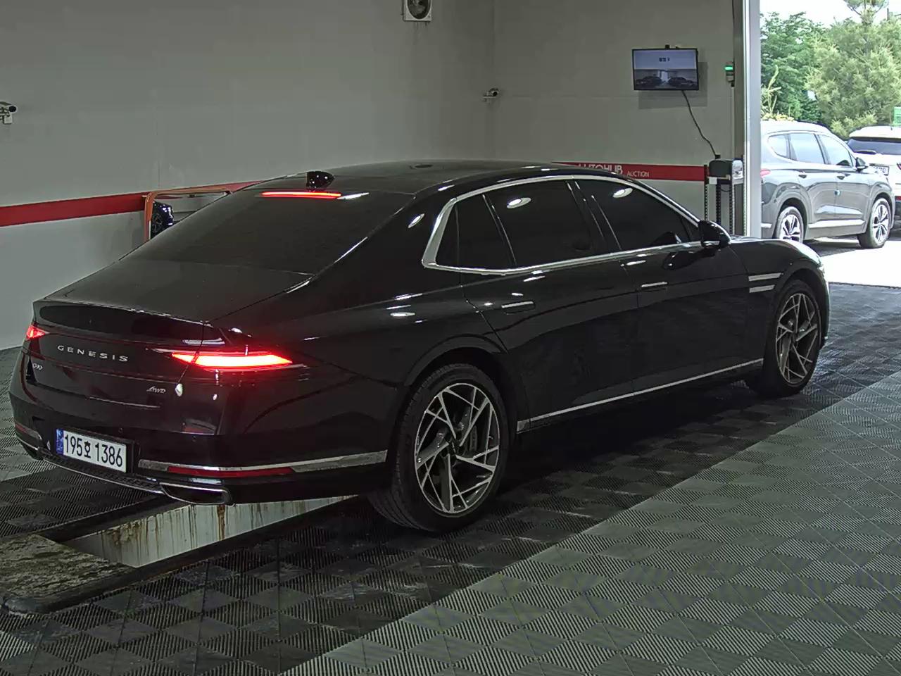 2023 - genesis g90