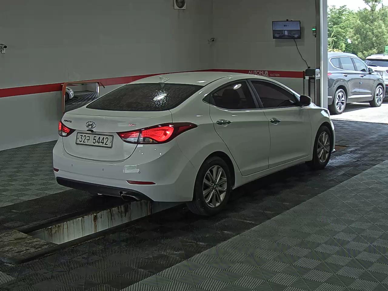 2014 - hyundai avante