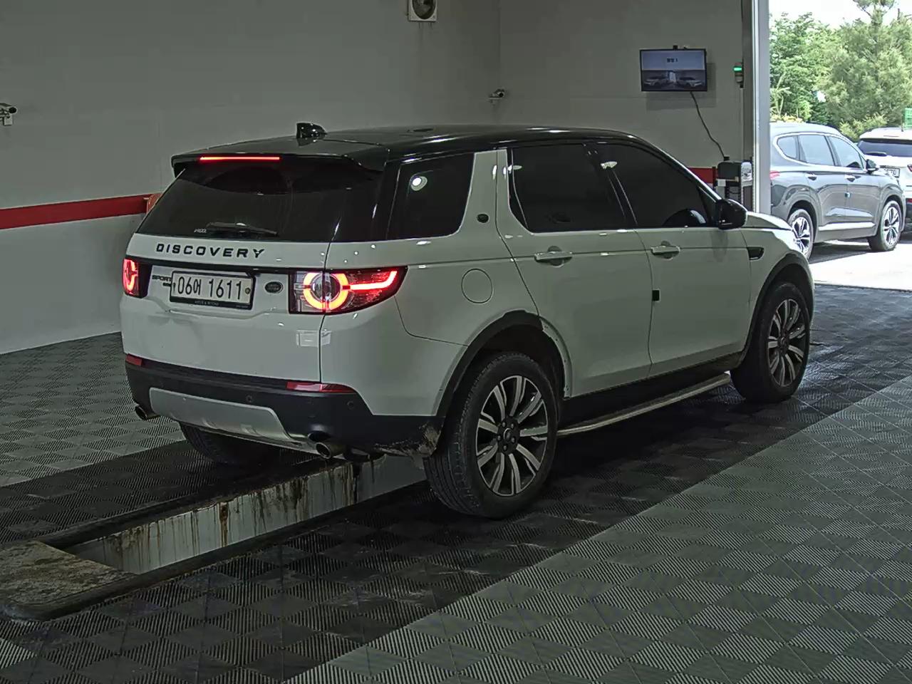 2018 - land rover discovery