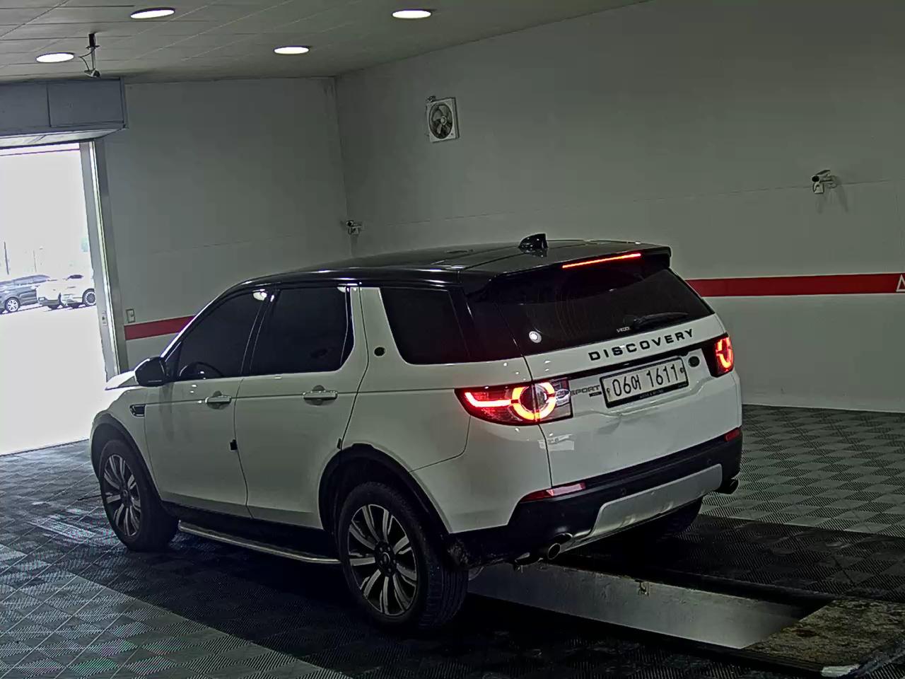 2018 - land rover discovery