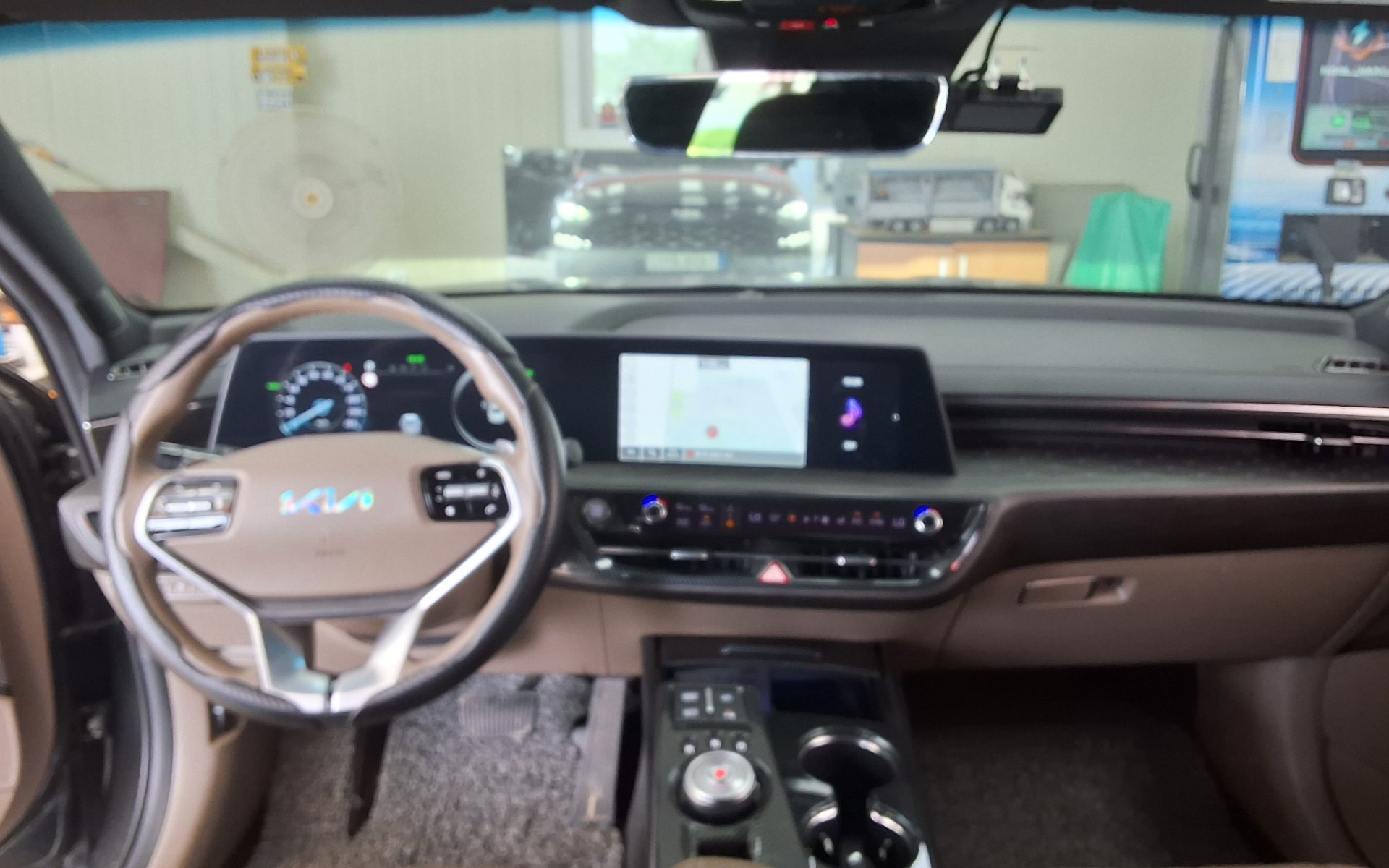2023 - kia k8
