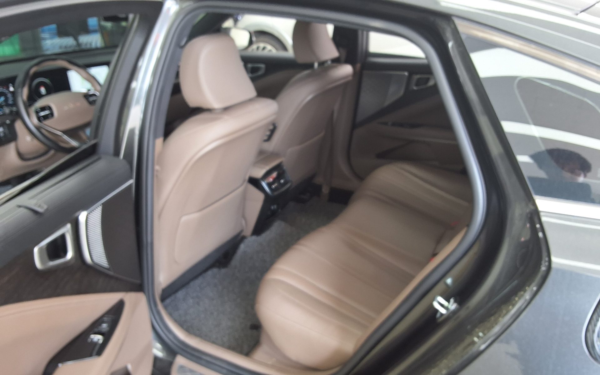 2023 - kia k8