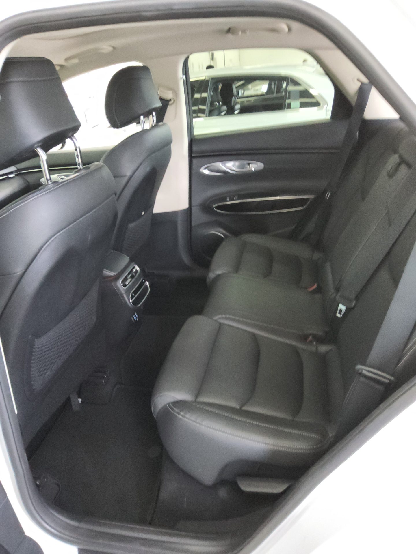 2021 - genesis gv70