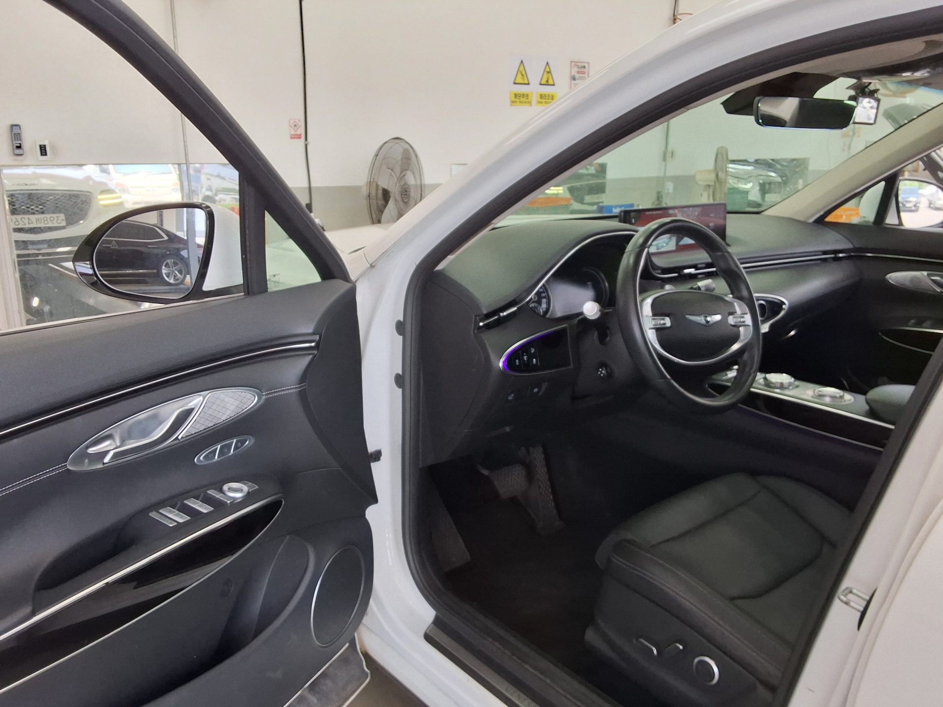 2021 - genesis gv70