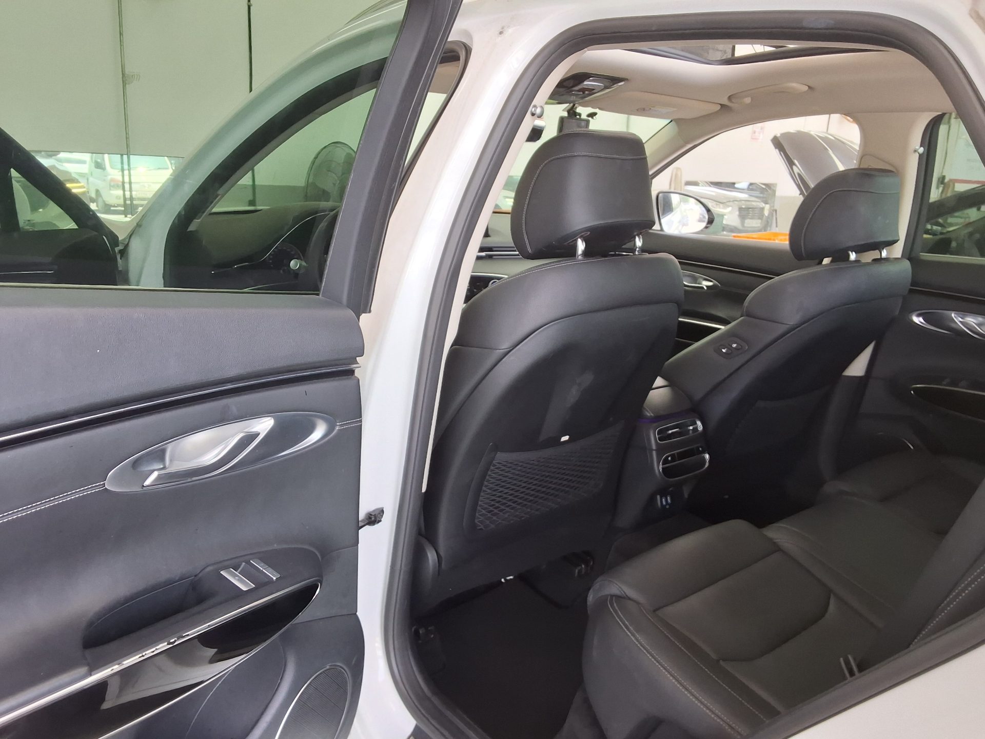2021 - genesis gv70