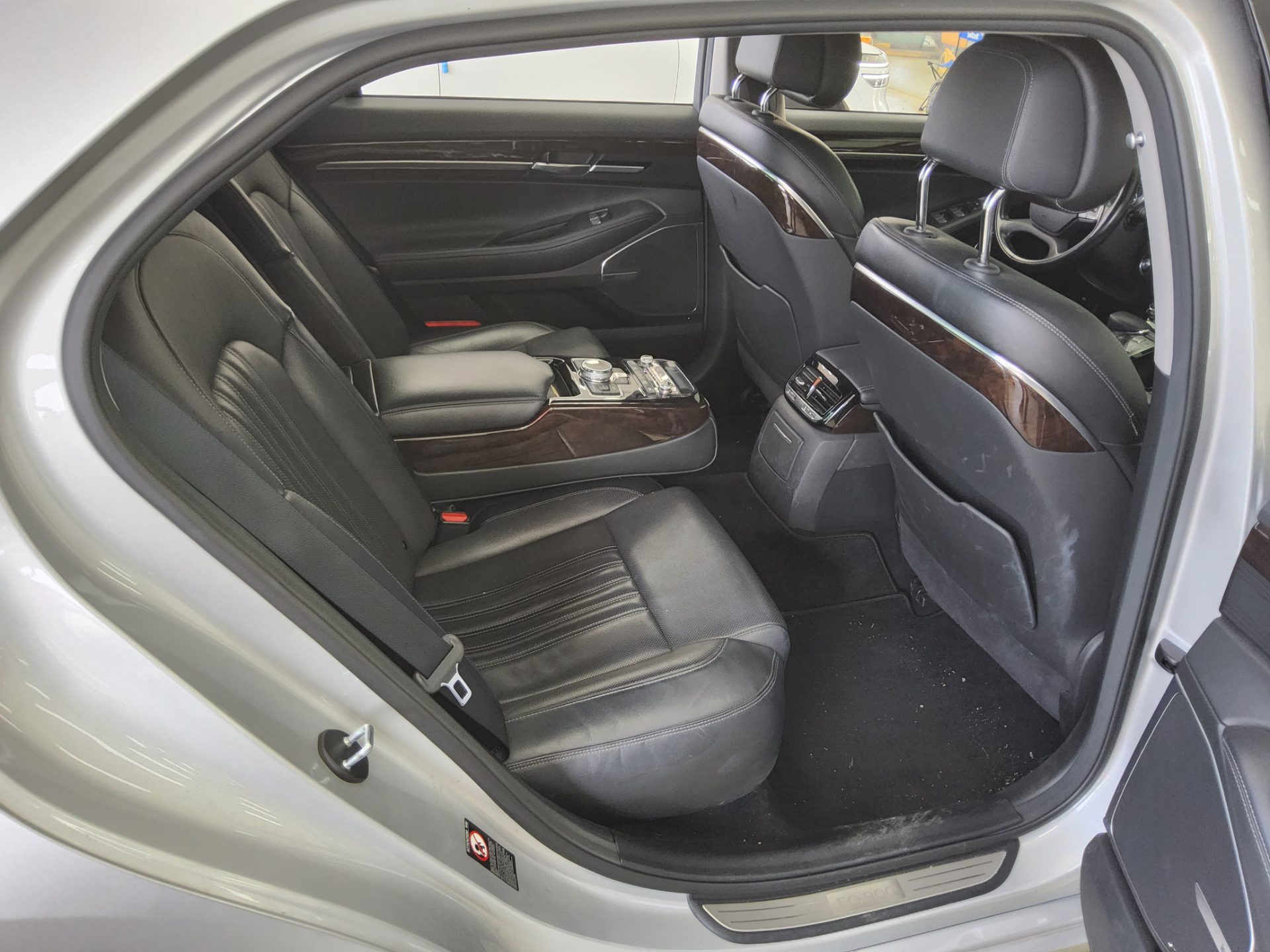 2017 - genesis eq900