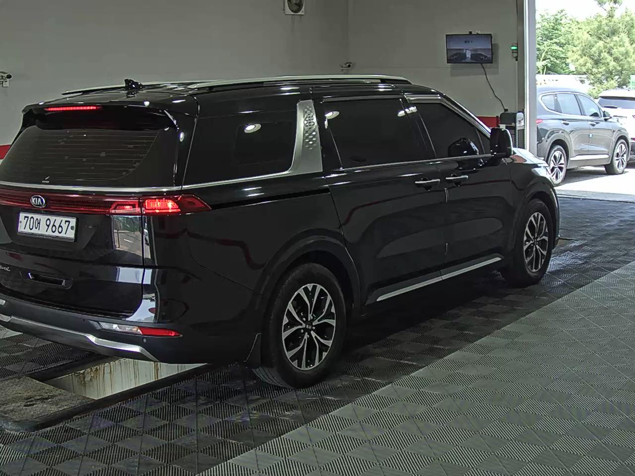 2021 - kia carnival