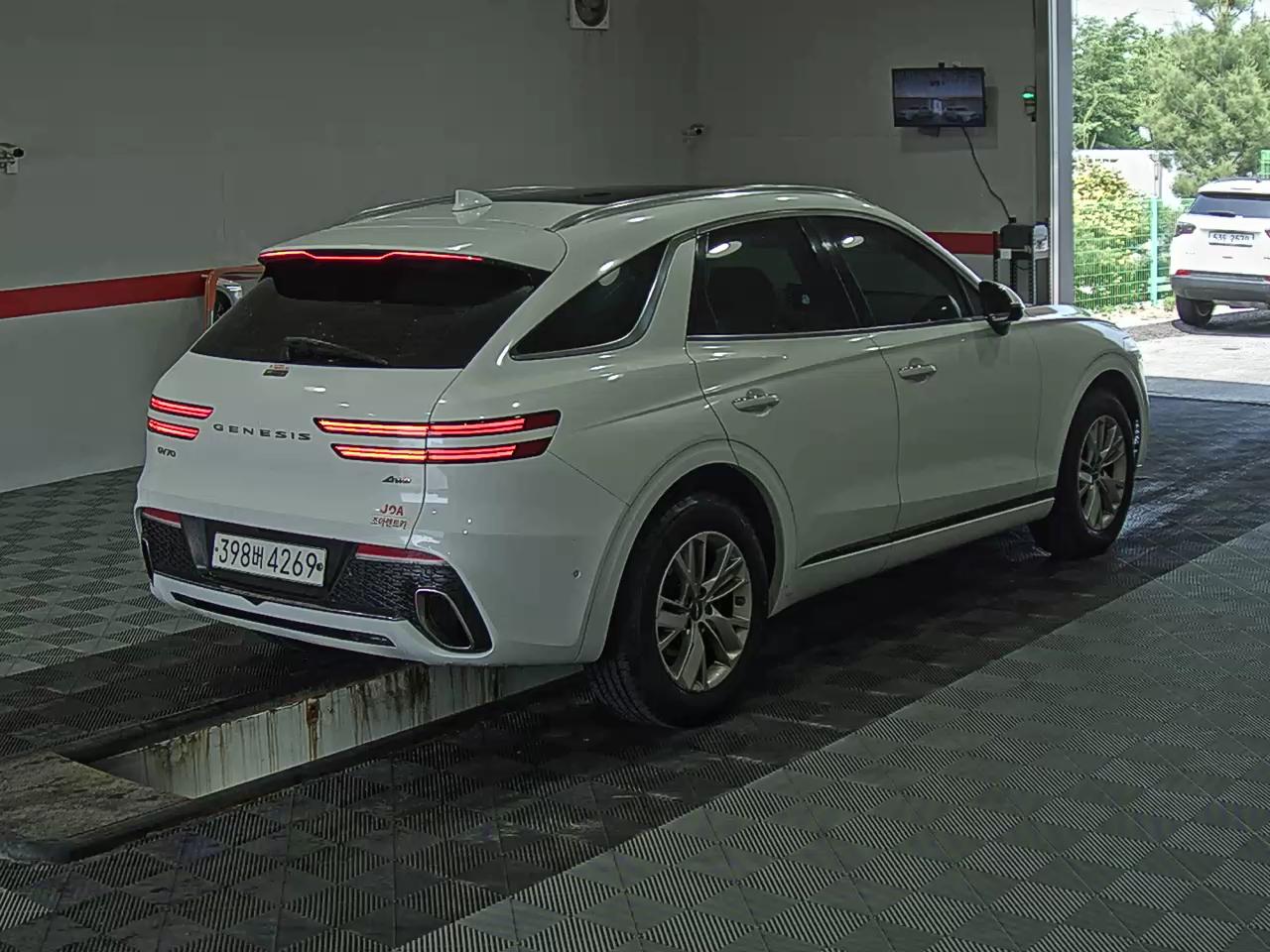 2021 - genesis gv70