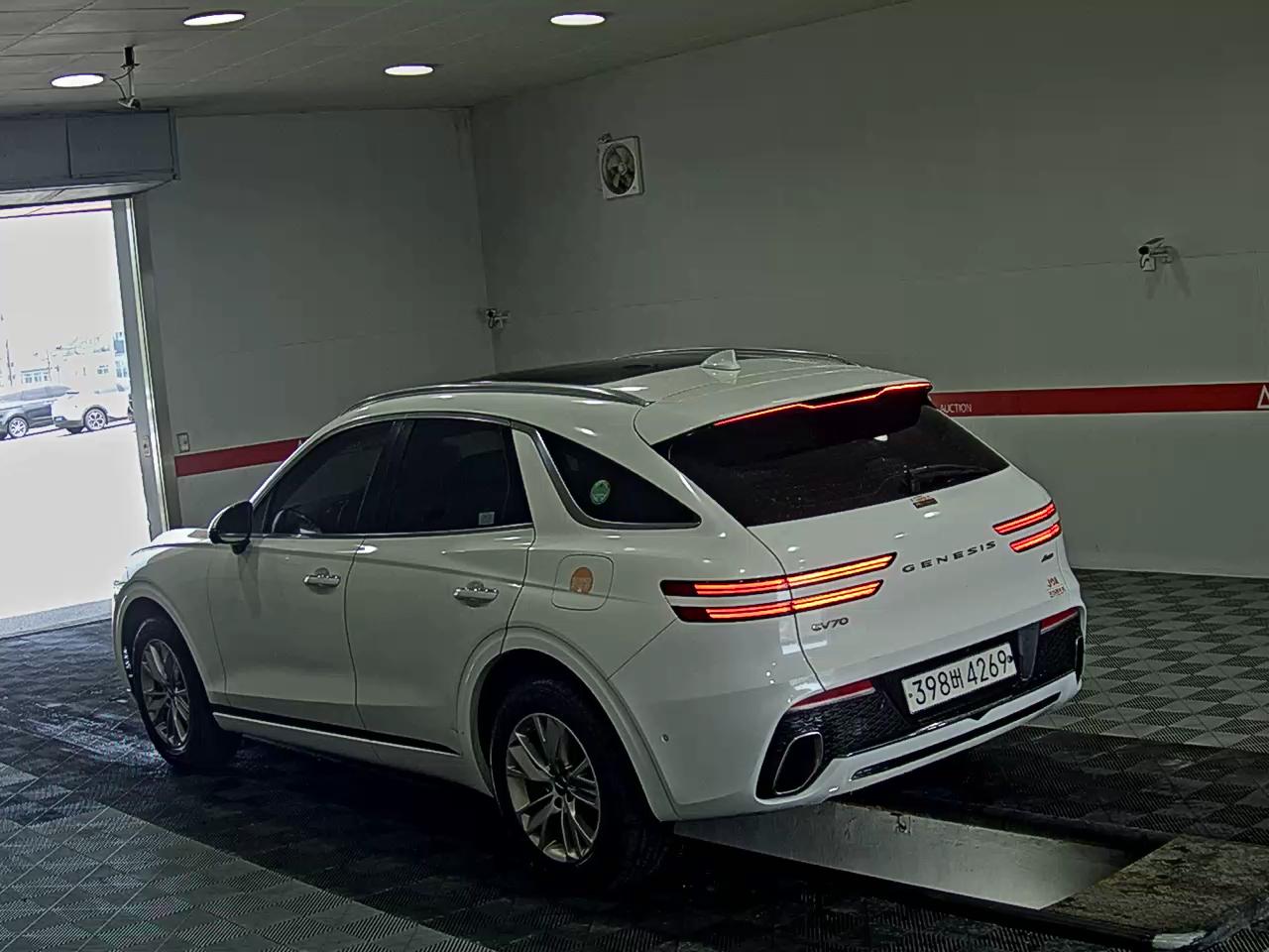 2021 - genesis gv70
