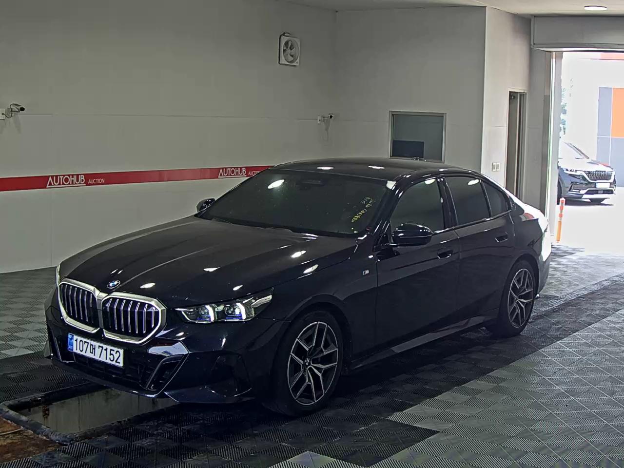 BMW 5 SERIES (8TH GEN) 520i M PACK
