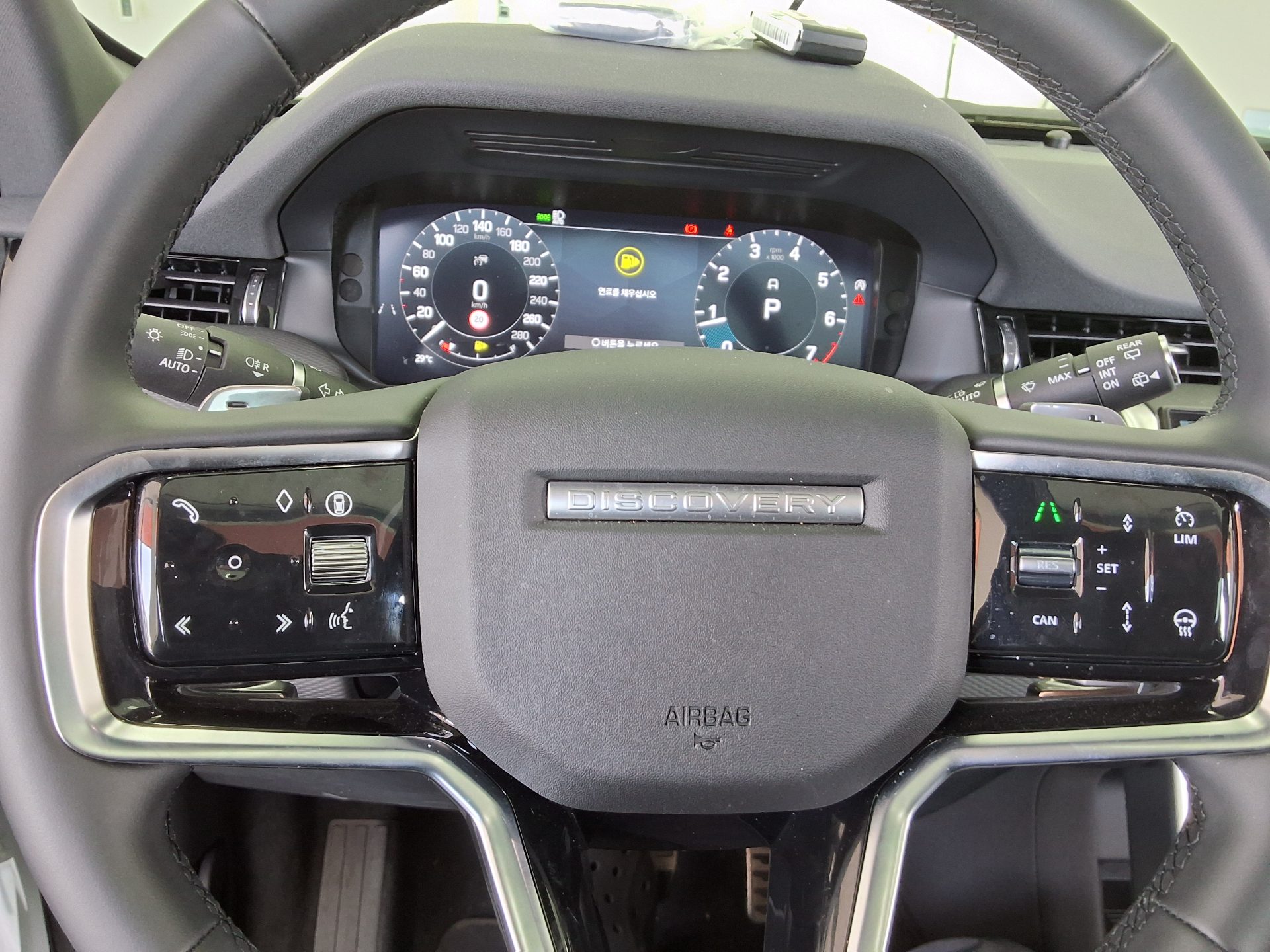 2025 - land rover discovery