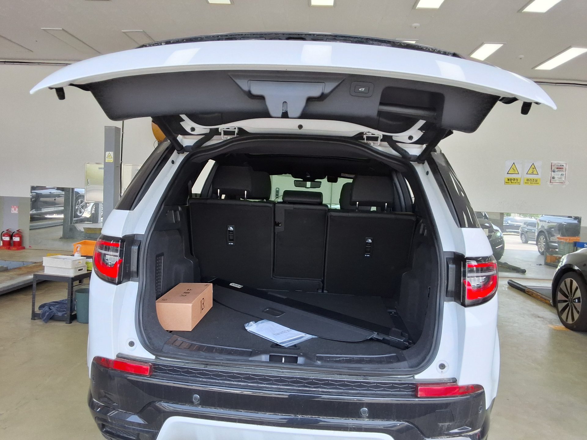2025 - land rover discovery