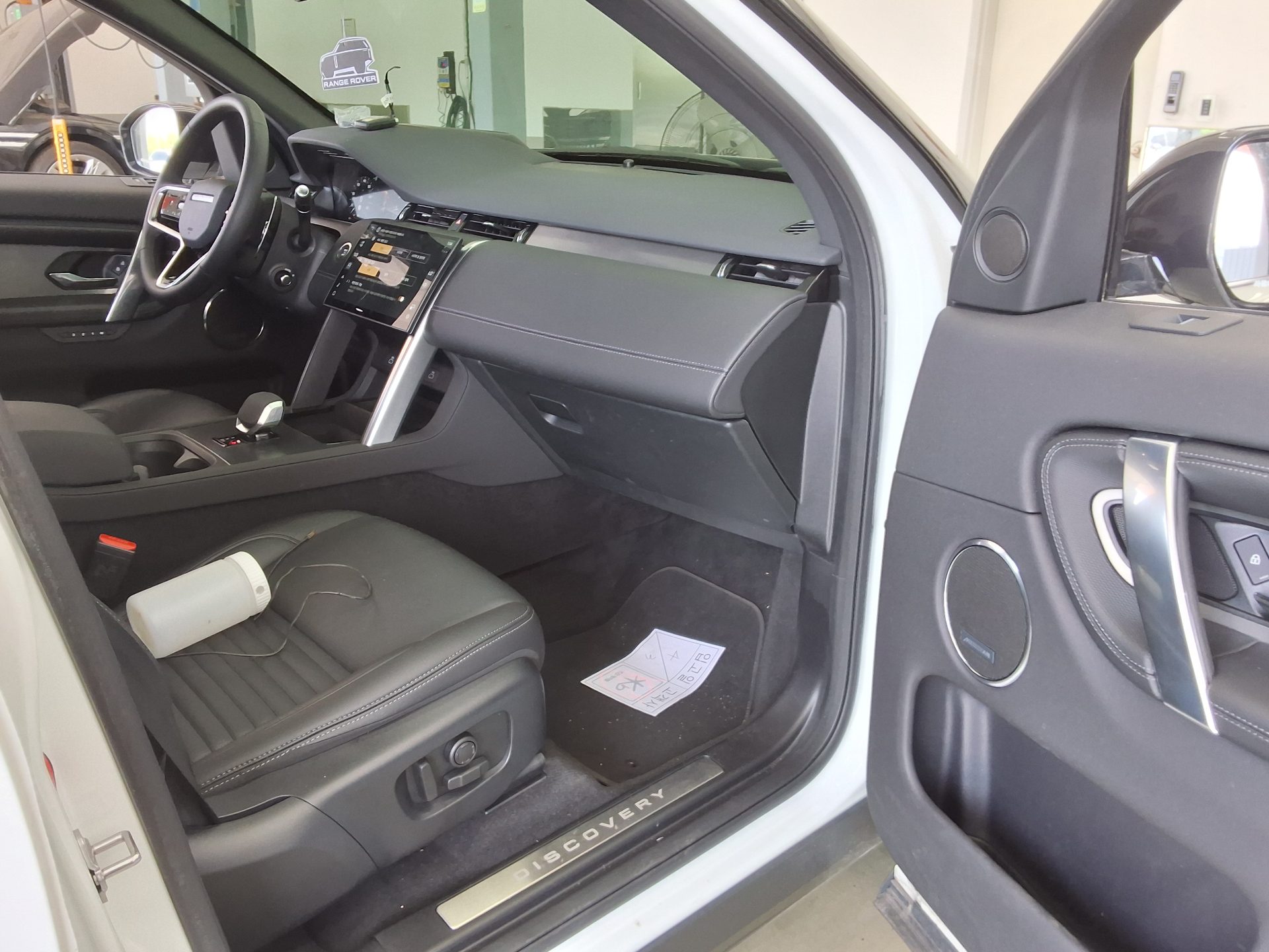 2025 - land rover discovery