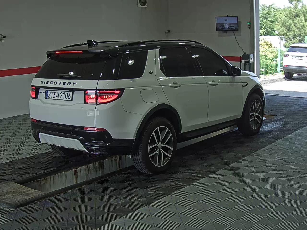 2025 - land rover discovery