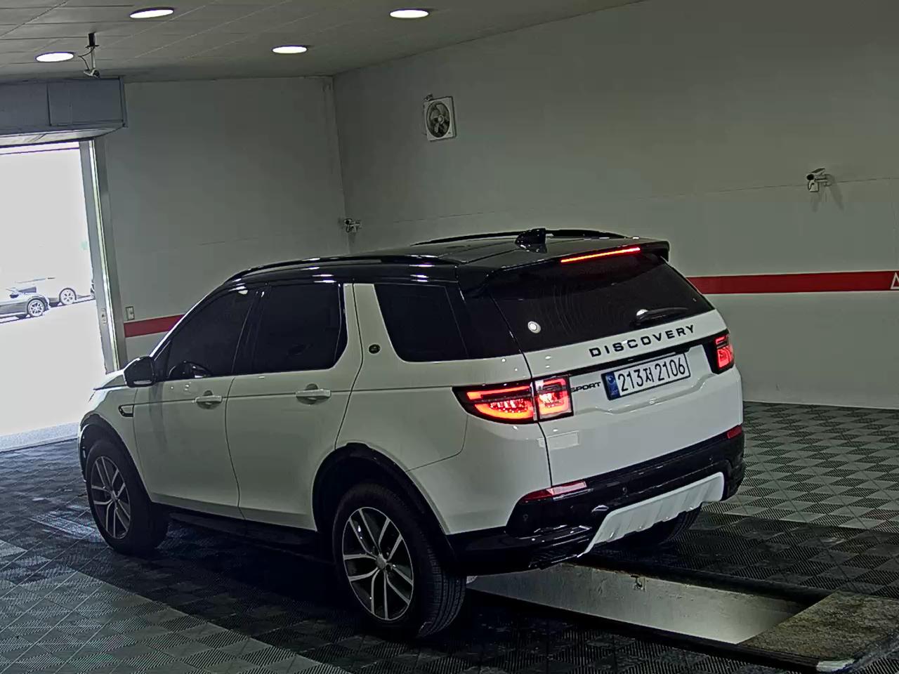 2025 - land rover discovery