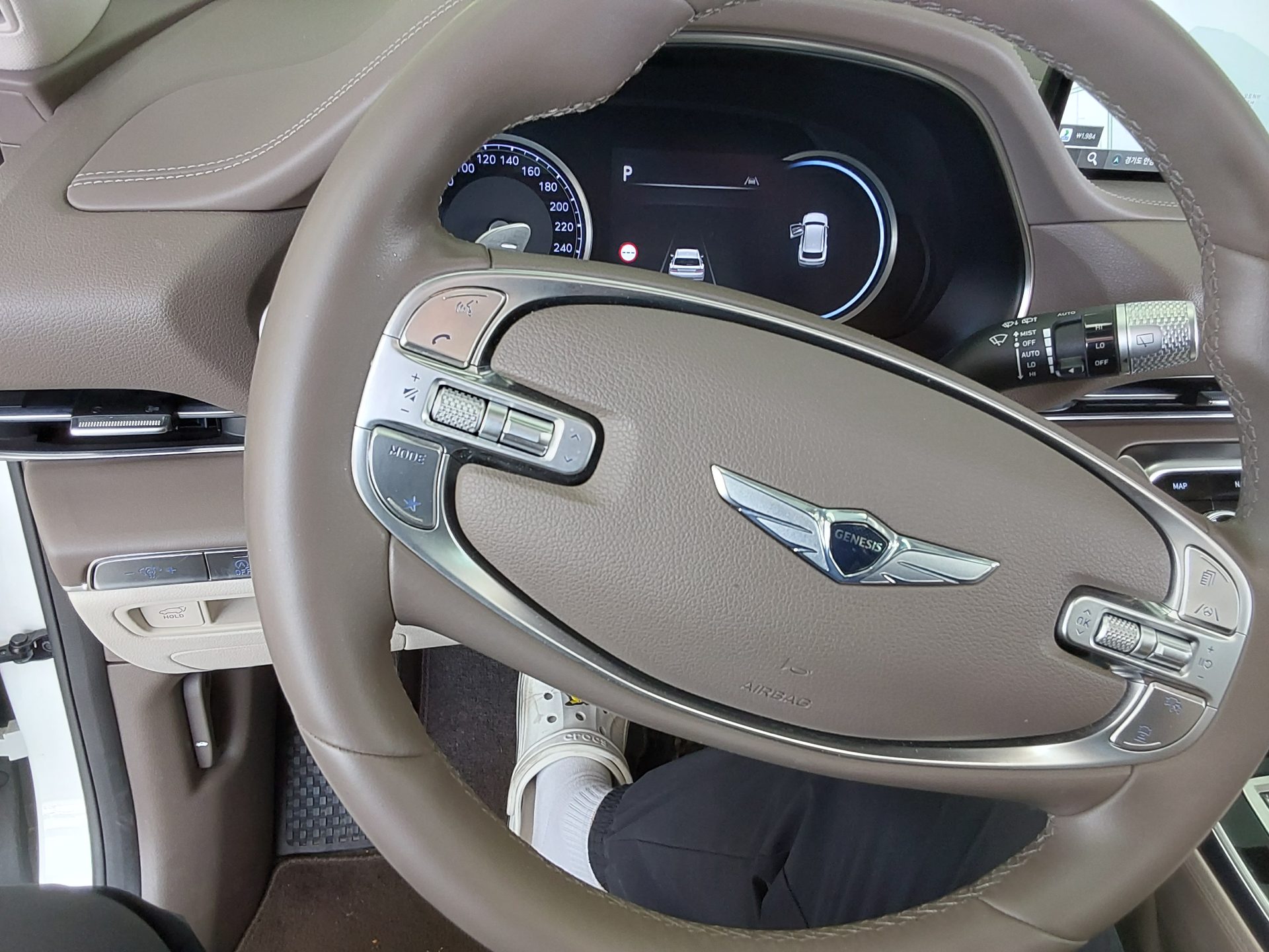 2022 - genesis gv80