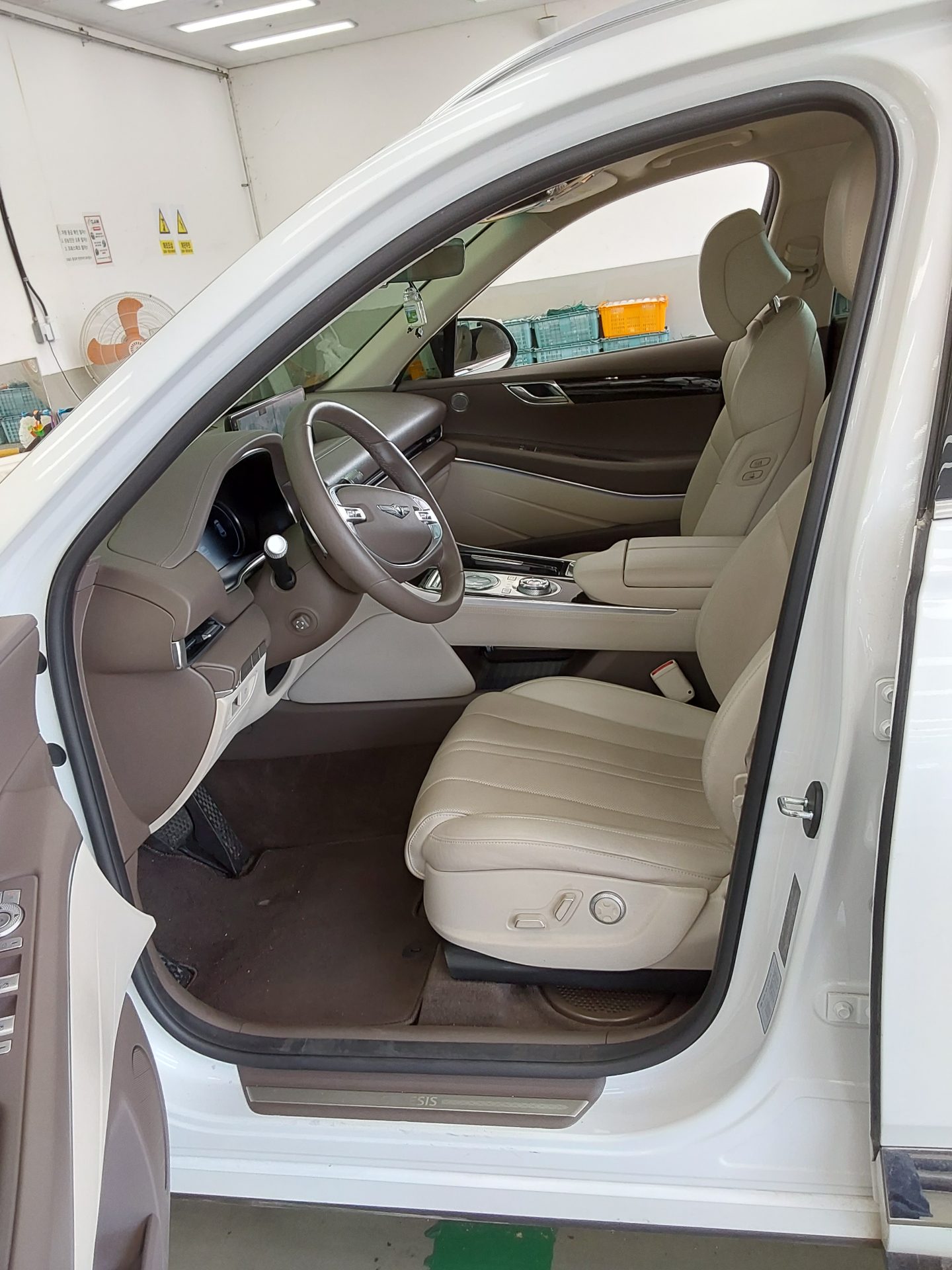 2022 - genesis gv80