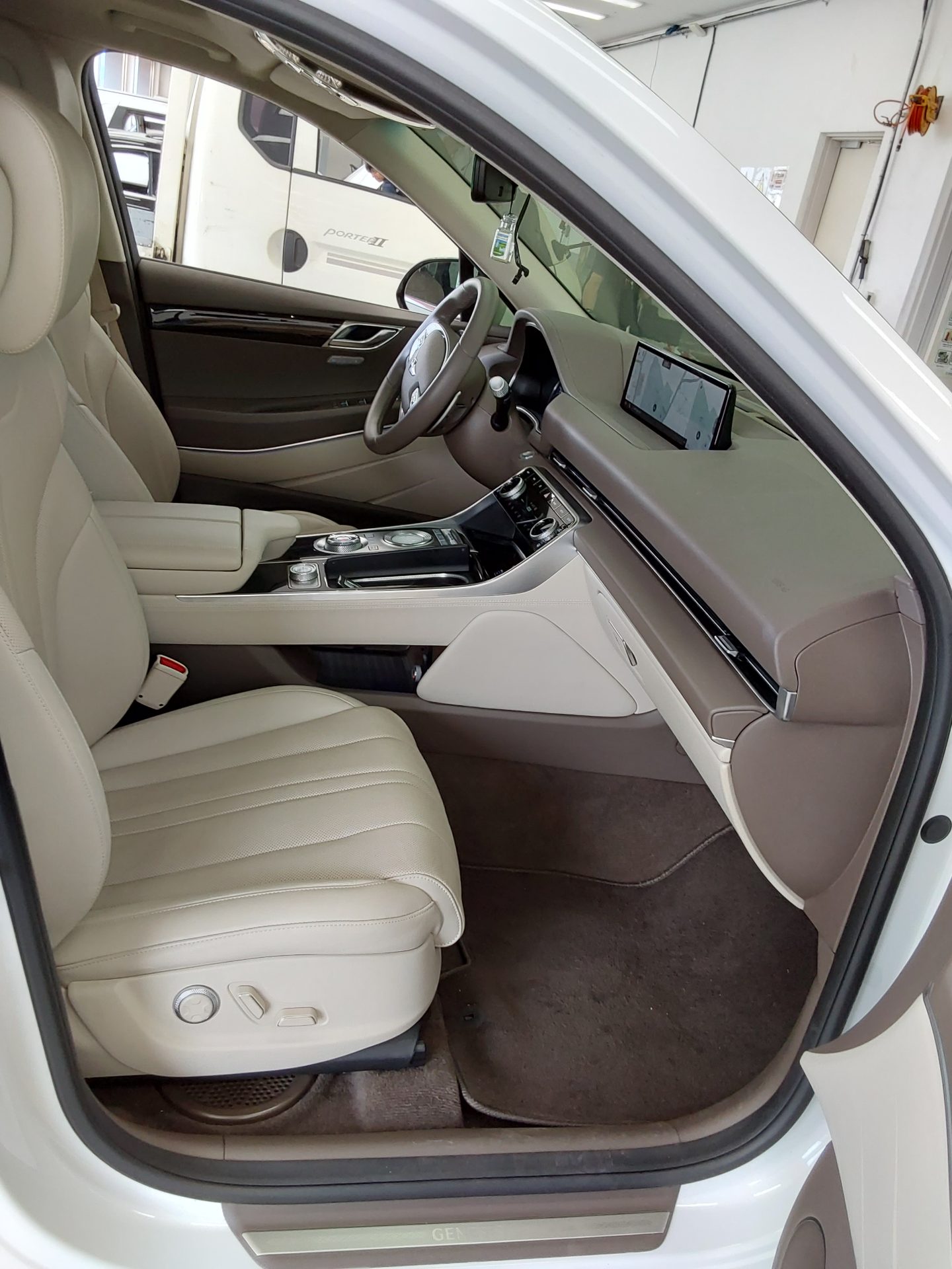 2022 - genesis gv80
