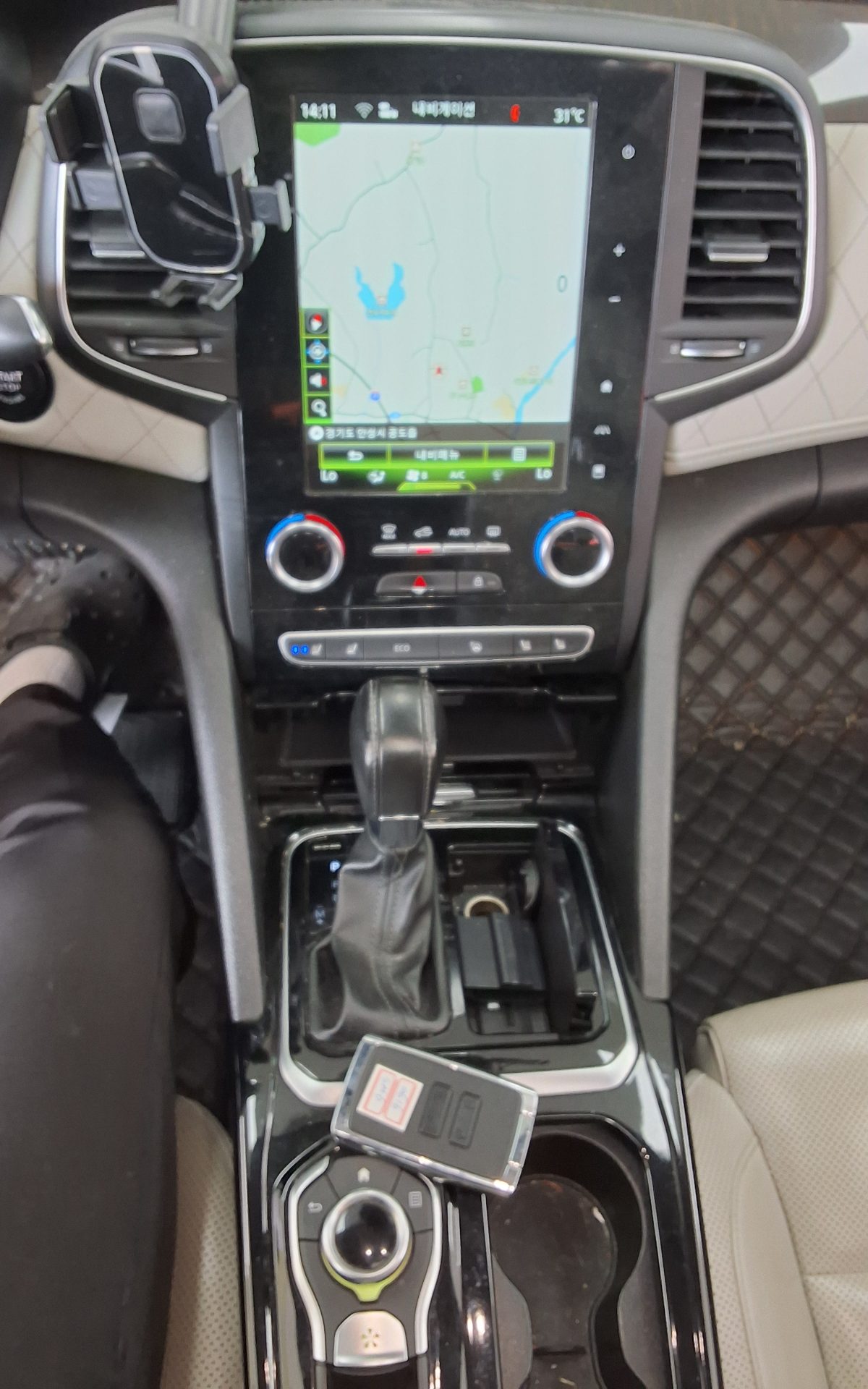 2016 - renault sm6