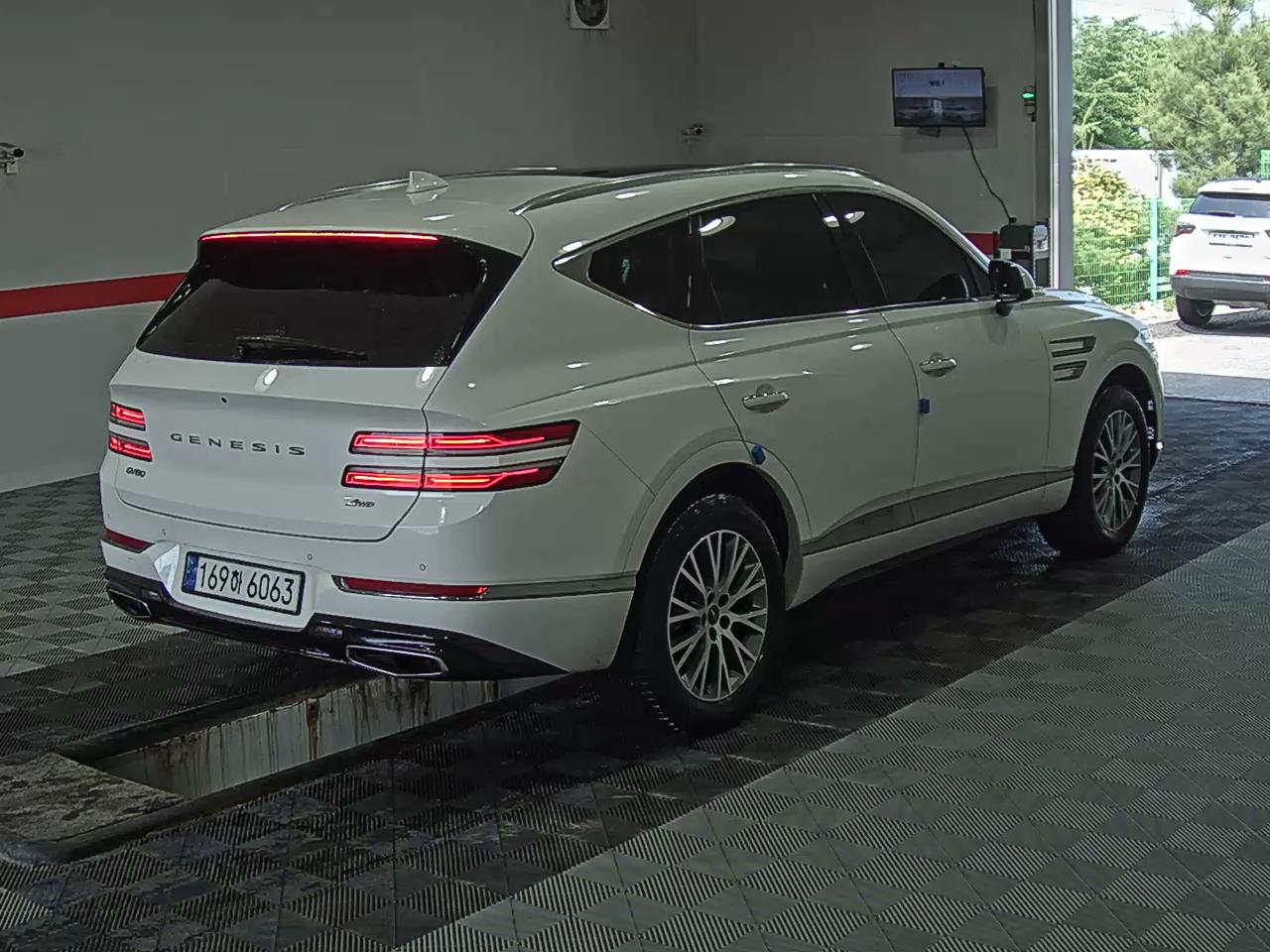 2022 - genesis gv80
